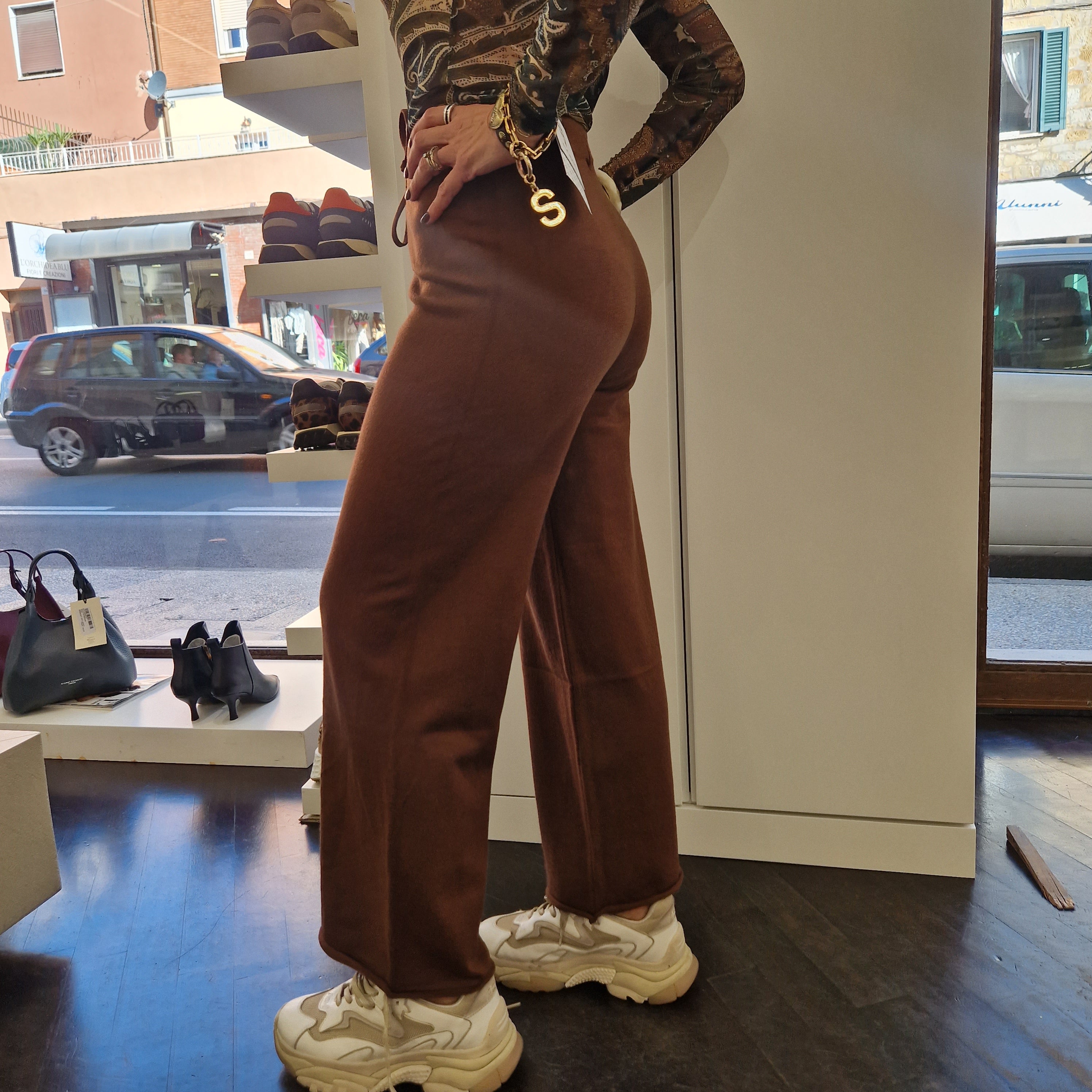 Pantalone in maglia gamba larga color marrone