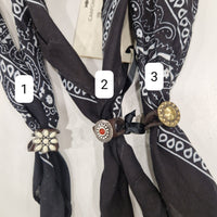 Campomaggi BANDANA (Nero) cotone e ferma bandana con borchie