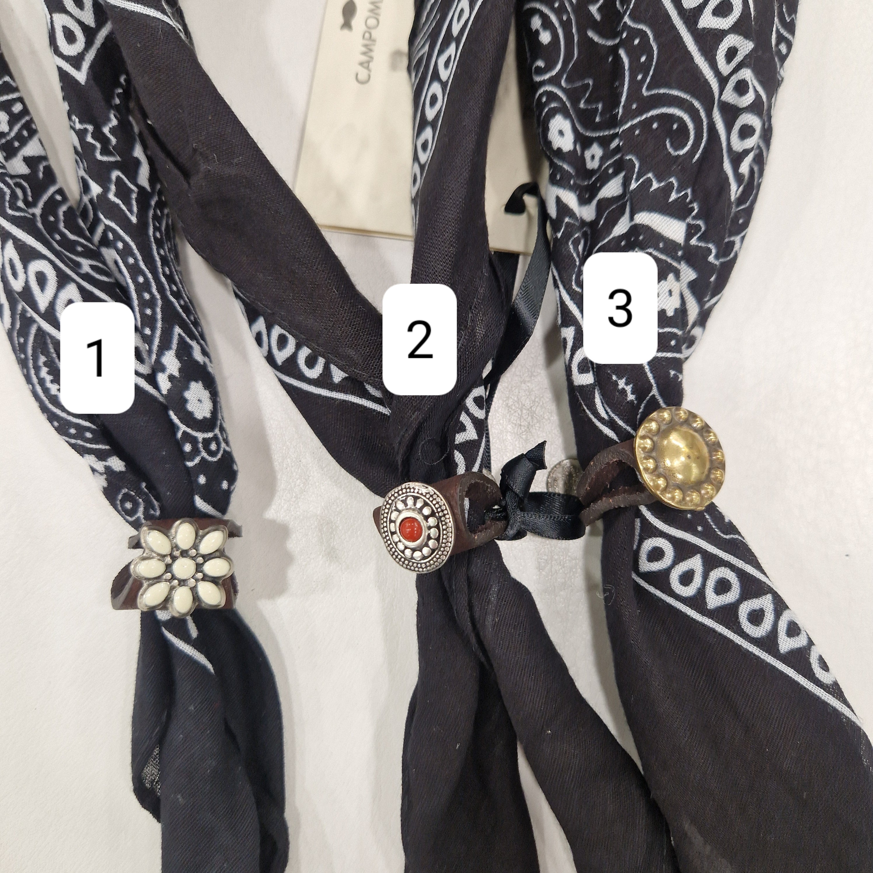 Campomaggi BANDANA (Nero) cotone e ferma bandana con borchie