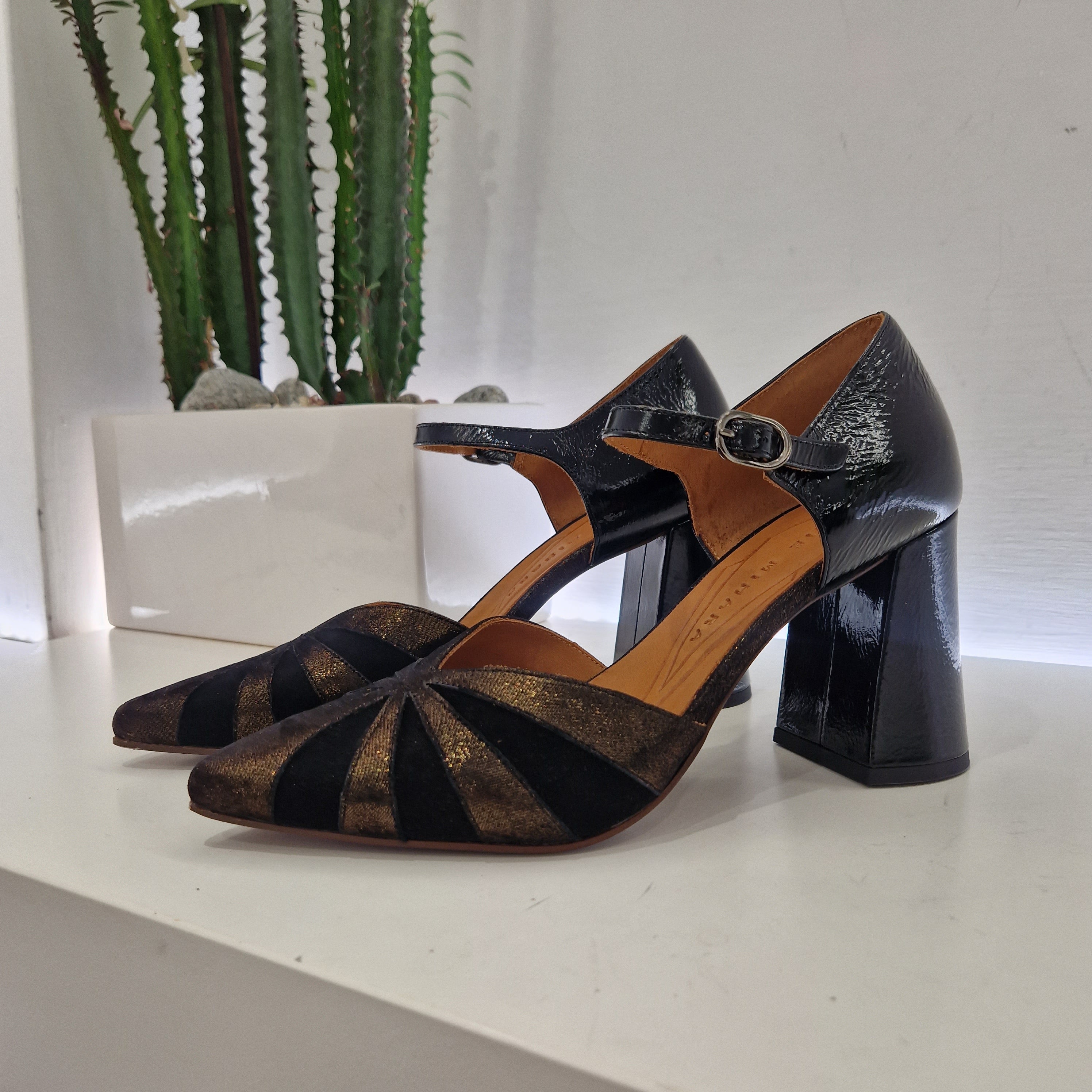 Chie Mihara scarpa con cinturino nera  LOLAY