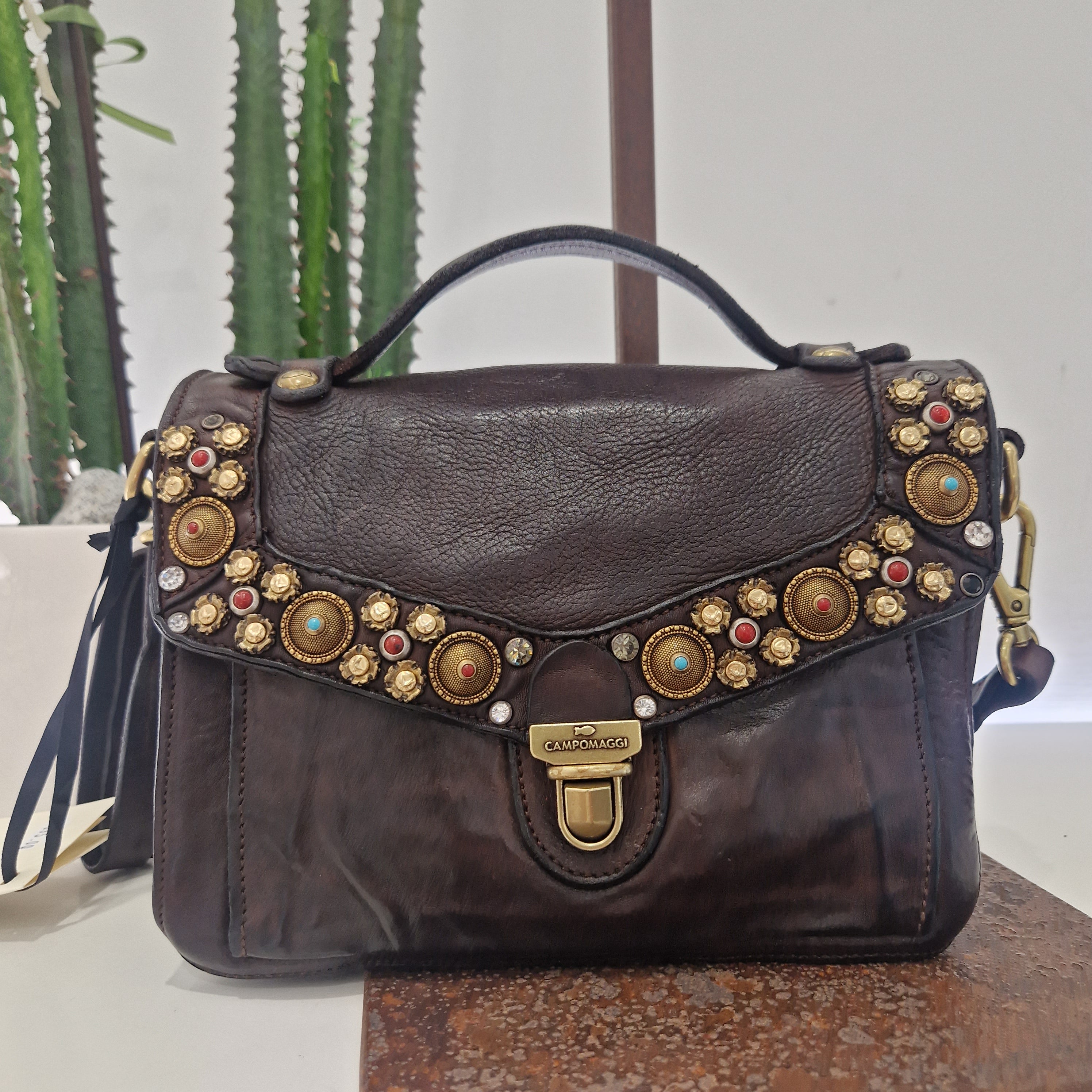 Campomaggi borsa color t.moro   linea AURORA cartella in pelle con borchie e strass