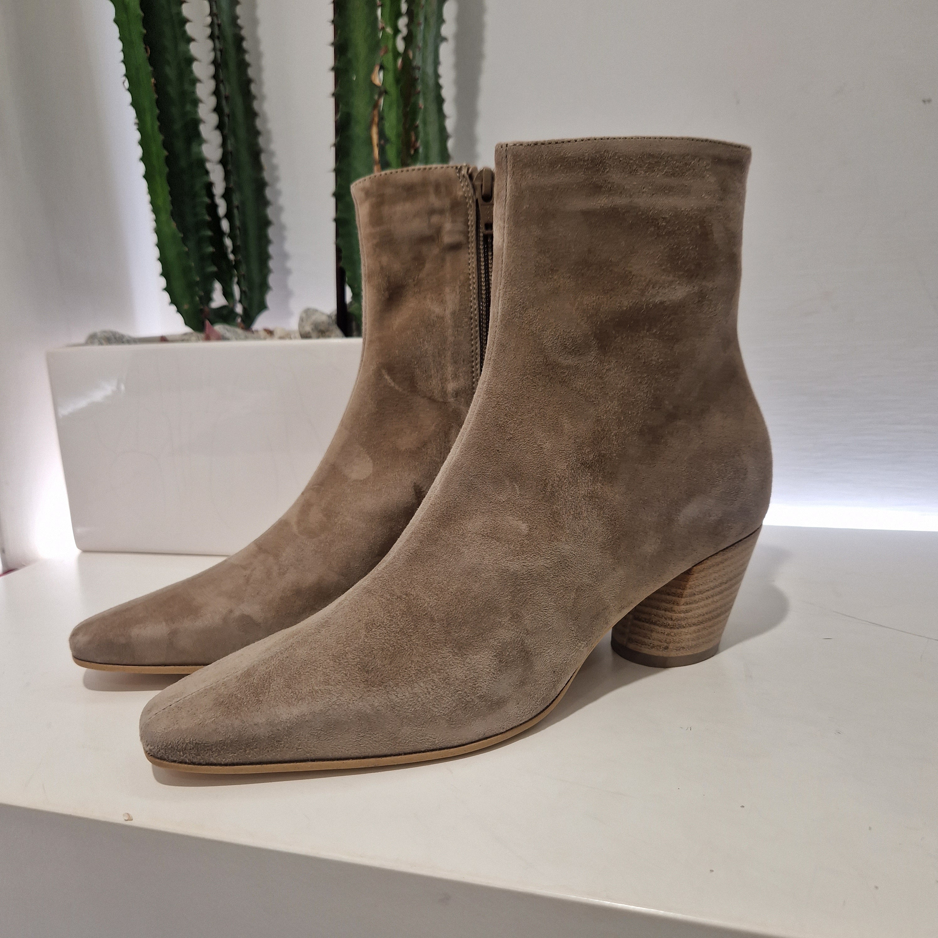 ENJOY stivaletto texano in pelle scamosciata color taupe