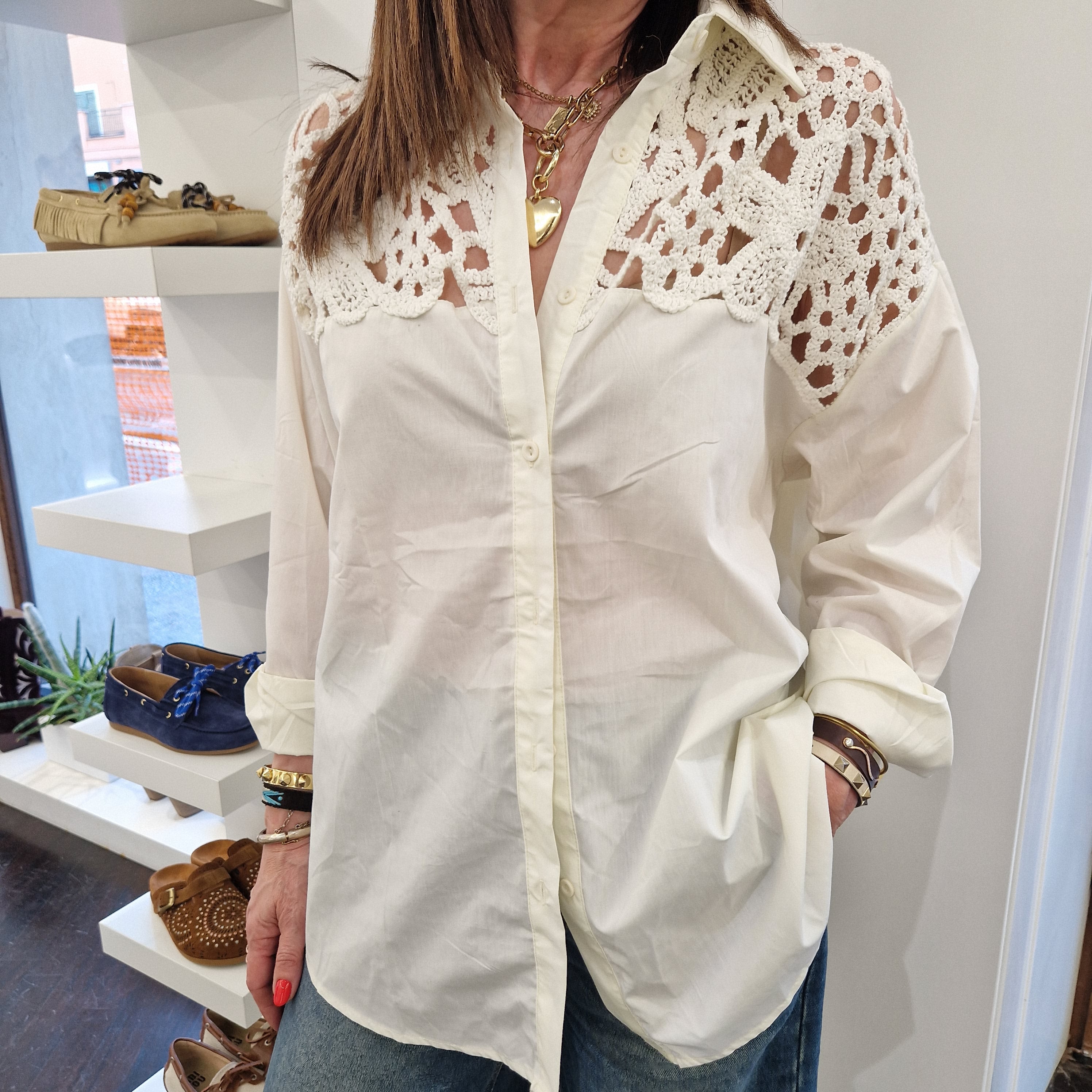 Camicia dettaglio pizzo