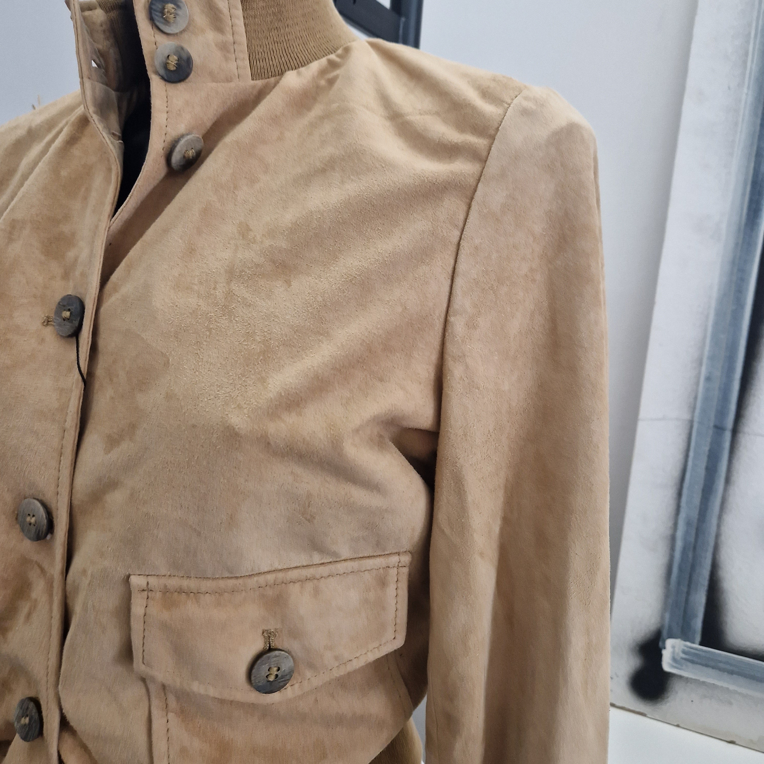 Giacca modello bomber vera pelle scamosciata color sabbia