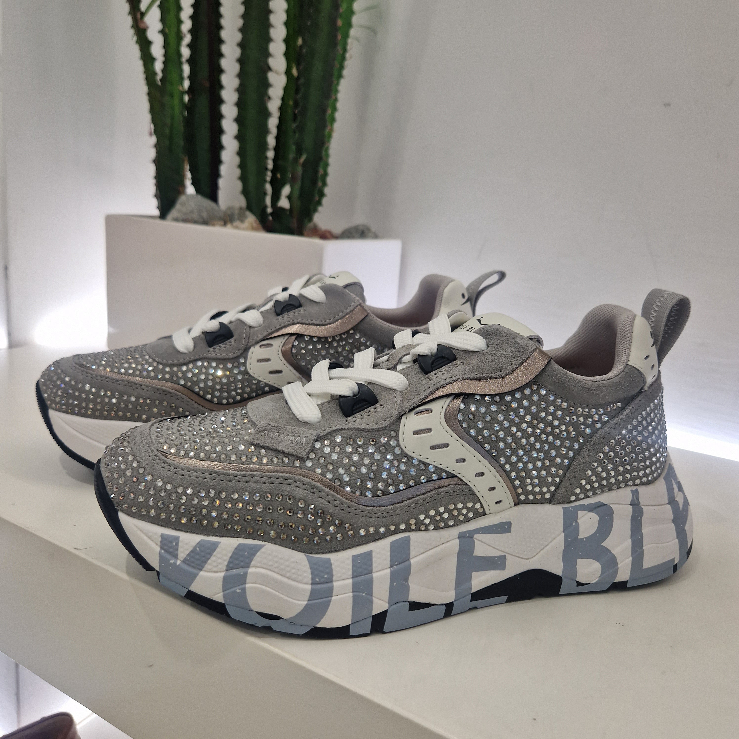 Voile Blanche sneaker modello CLUB  grigie con strass