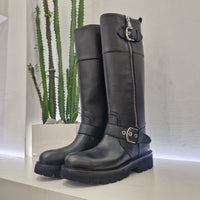 Stivale modello biker pelle nero con fibbie argento fondo gomma