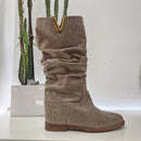Via Roma stivaletto suede color fango accessorio V oro