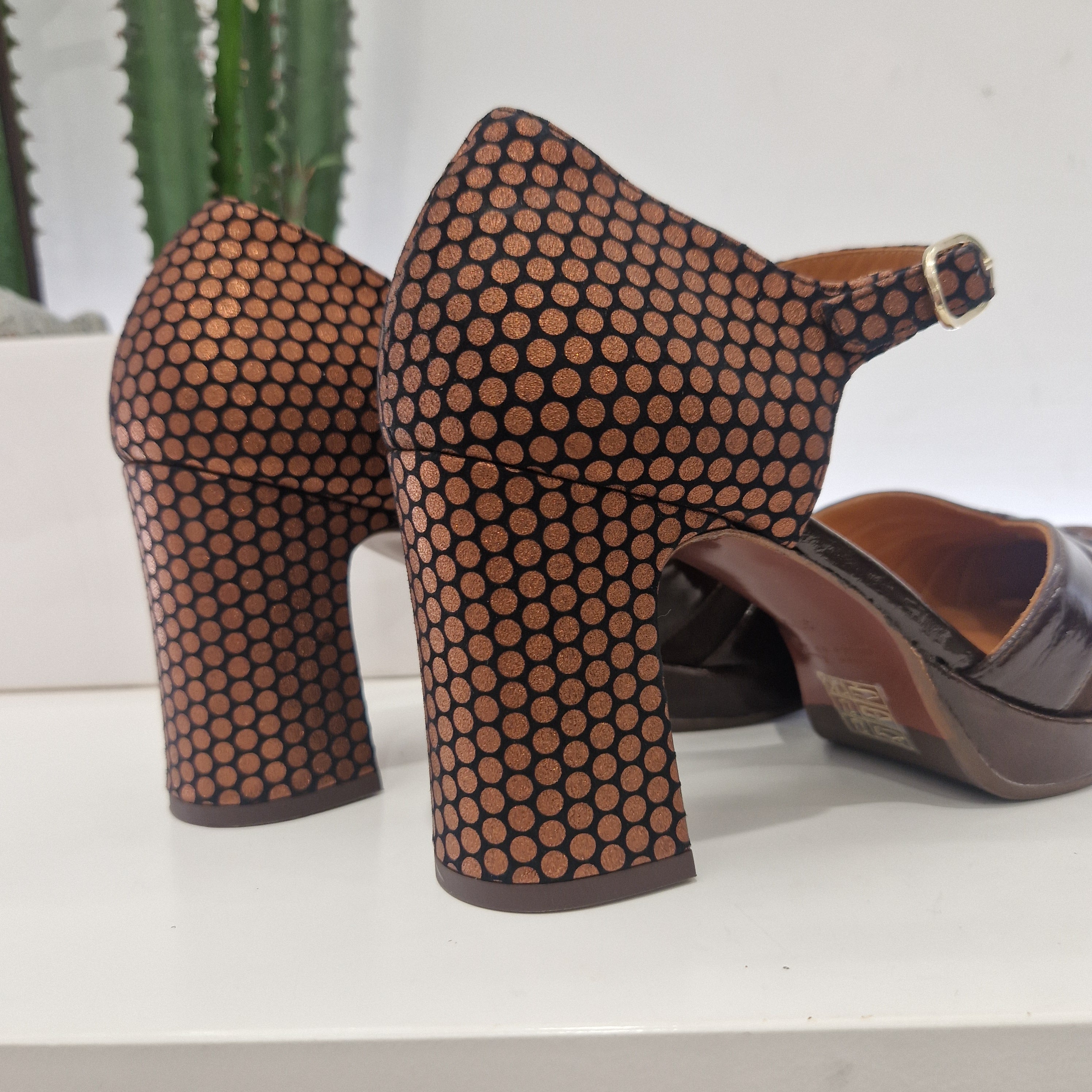 Chie Mihara scarpa con  cinturino color t.moro DEVI