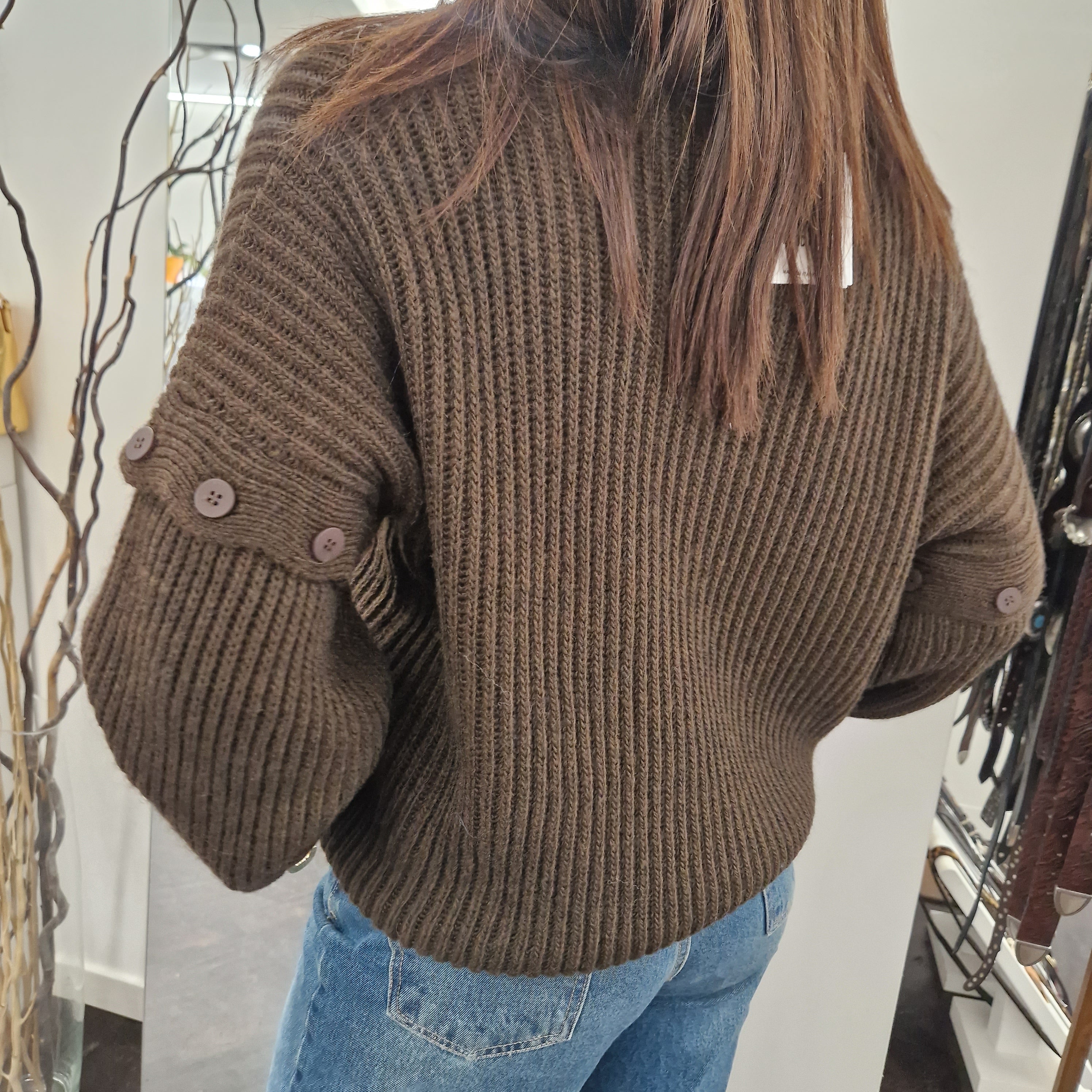 Maglione MARRONE bottoni manica