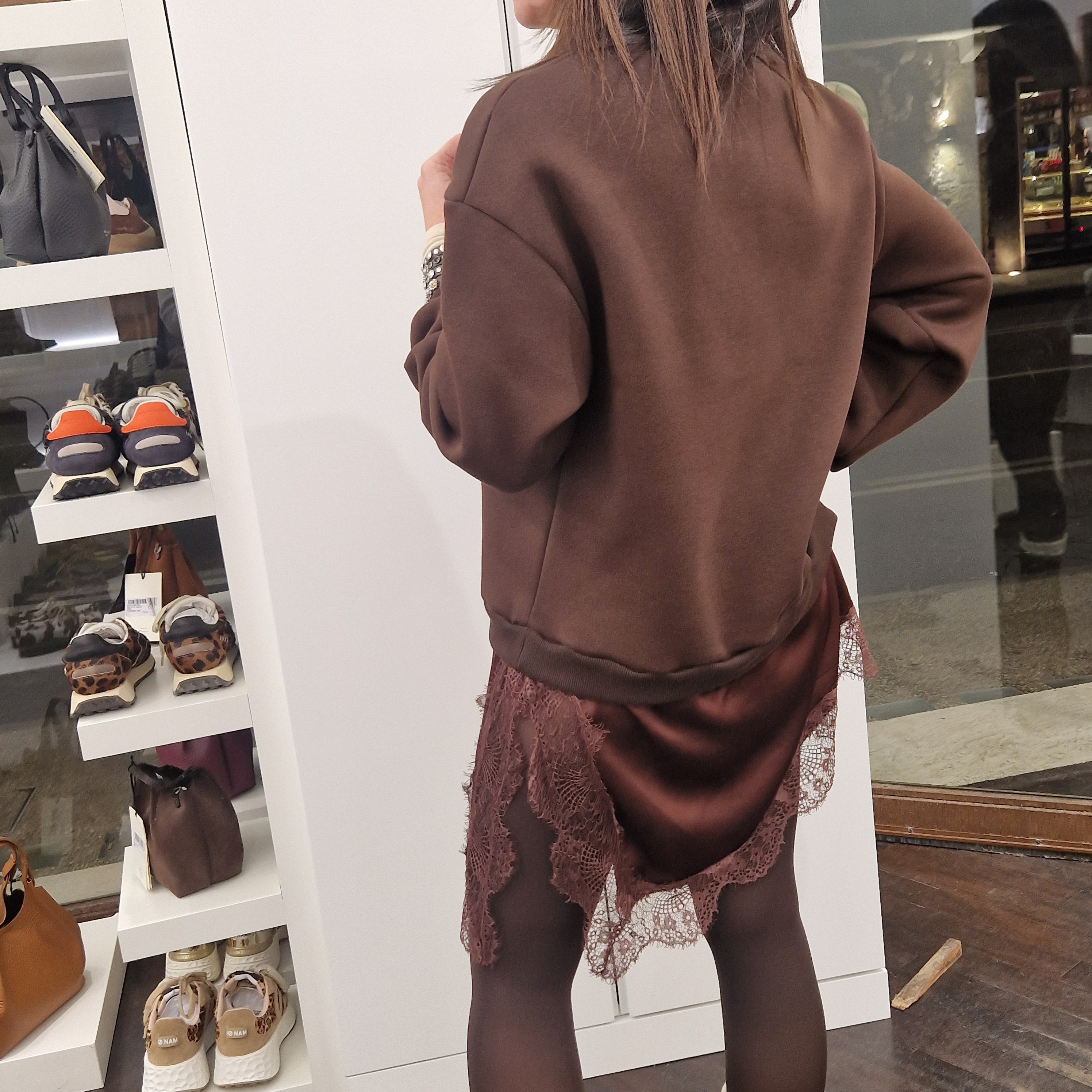 Felpa con pizzo color moro