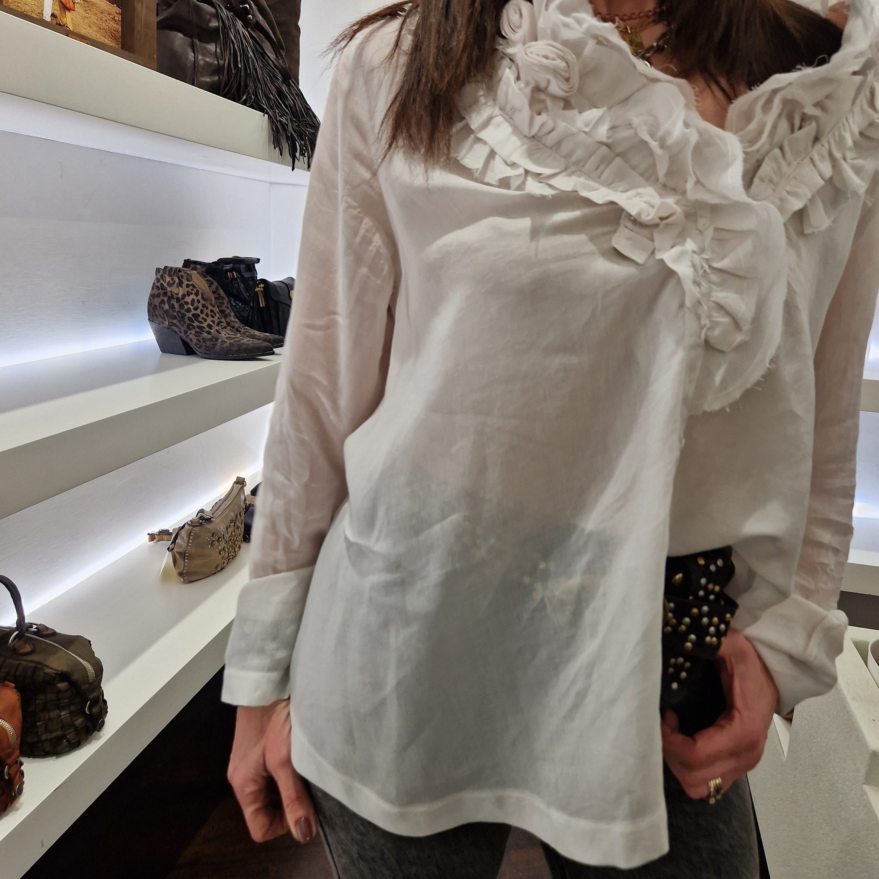Camicia rouge e fiori