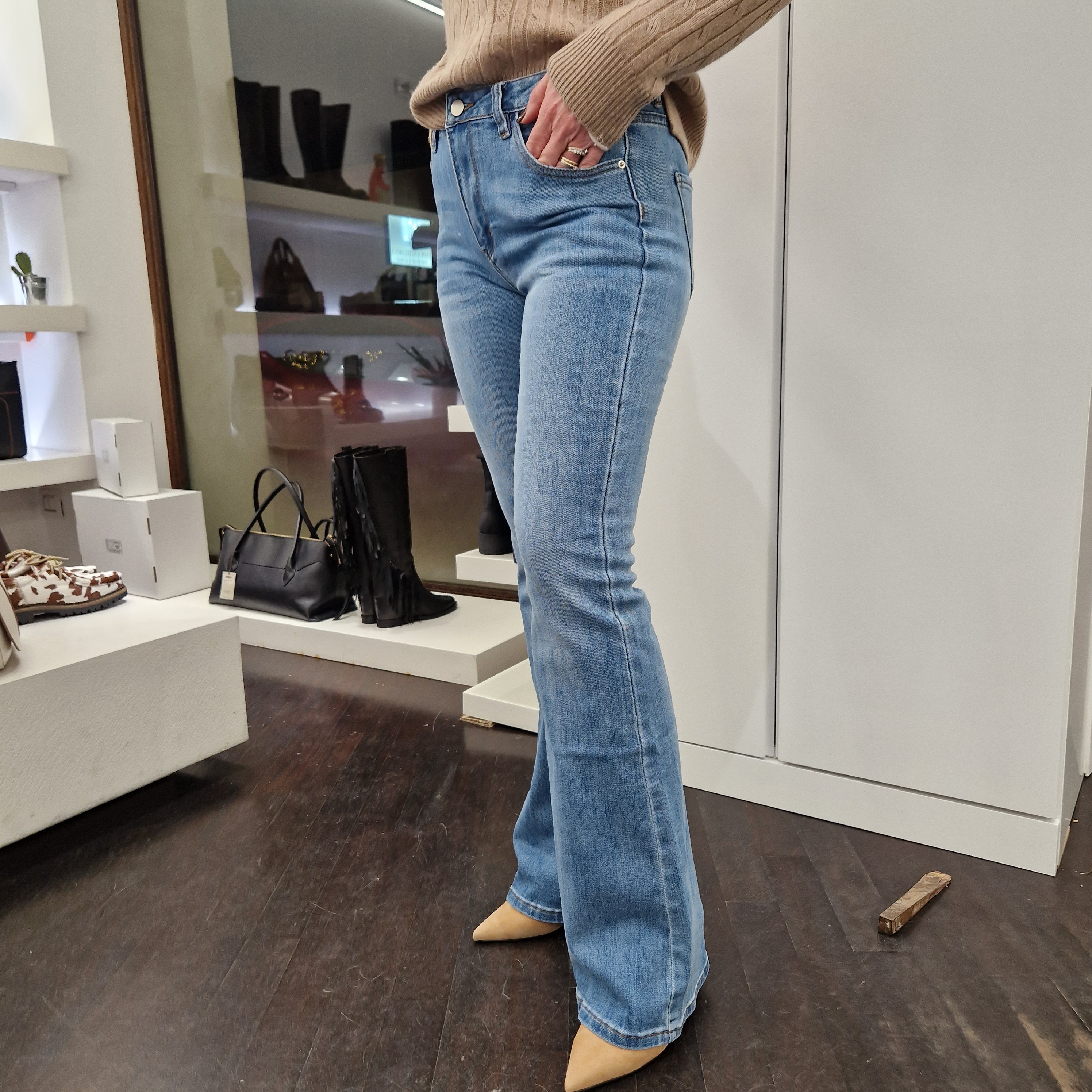 KIKISIX pantalone jeans CALIFORNIA a zampa