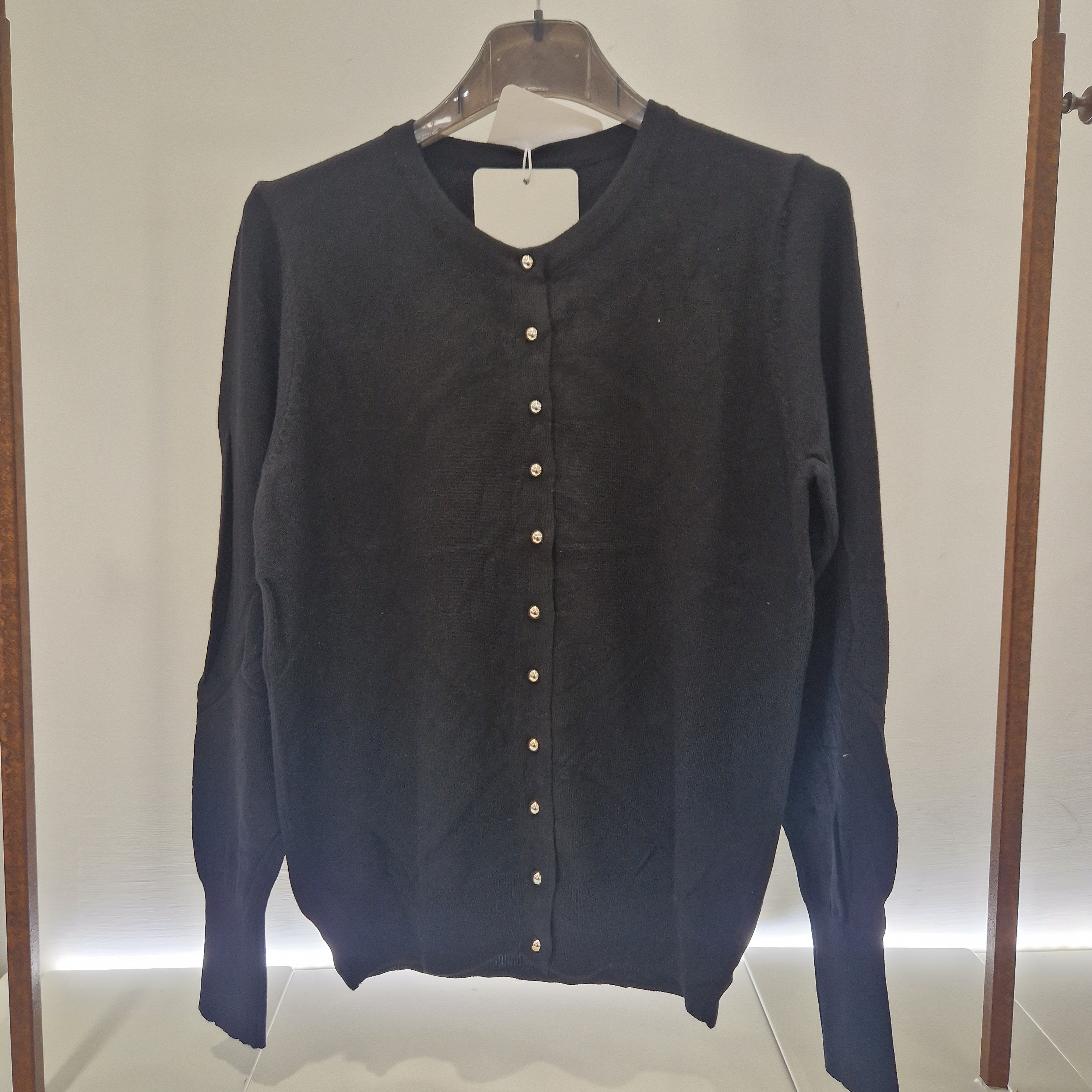 Maglia cardigan nero con bottoncini oro