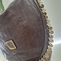 Campomaggi borsa linea GIANNA accessorio medaglie color t.moro