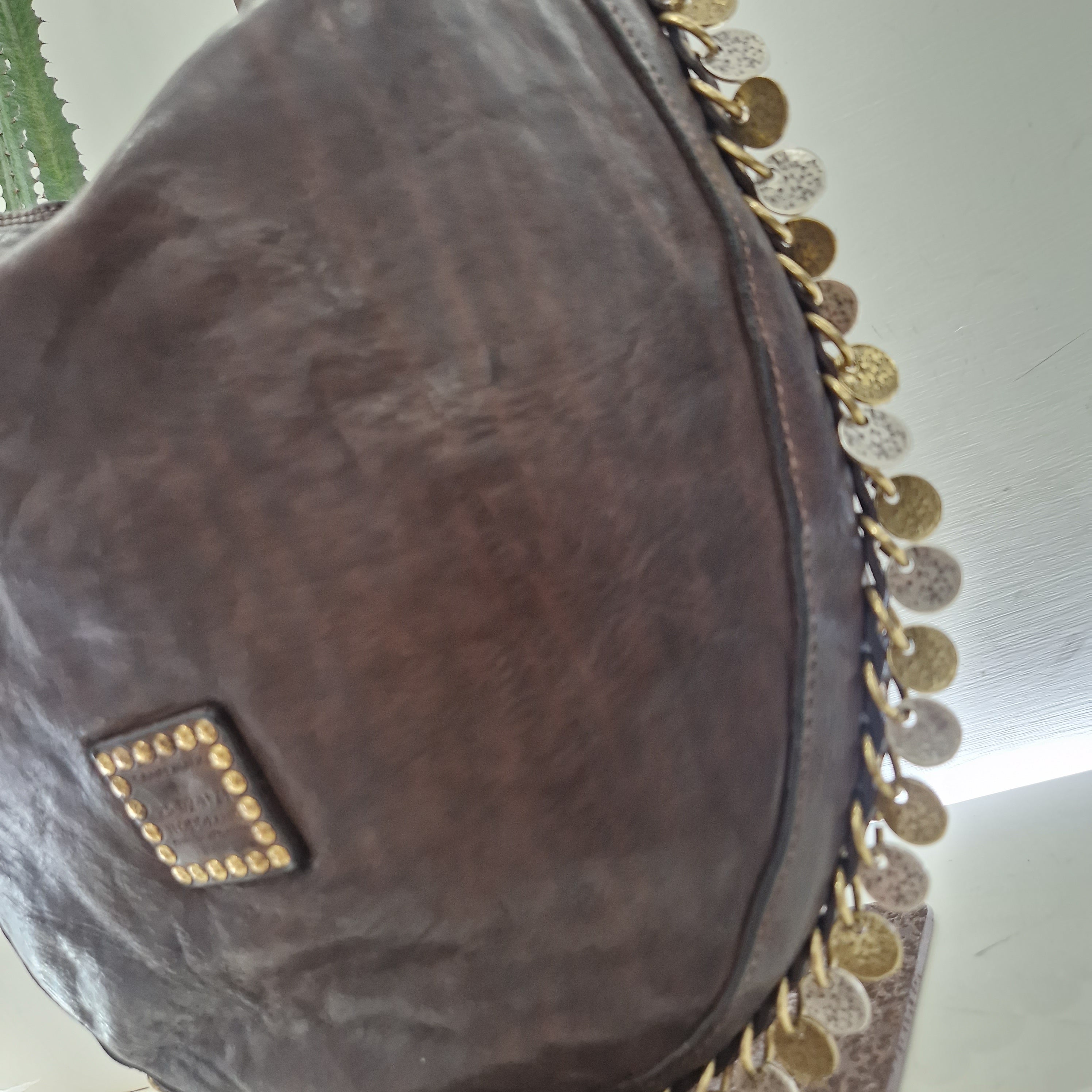 Campomaggi borsa linea GIANNA accessorio medaglie color t.moro