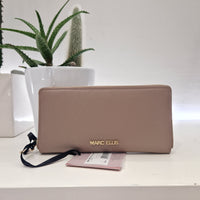 Jinny model wallet in powder