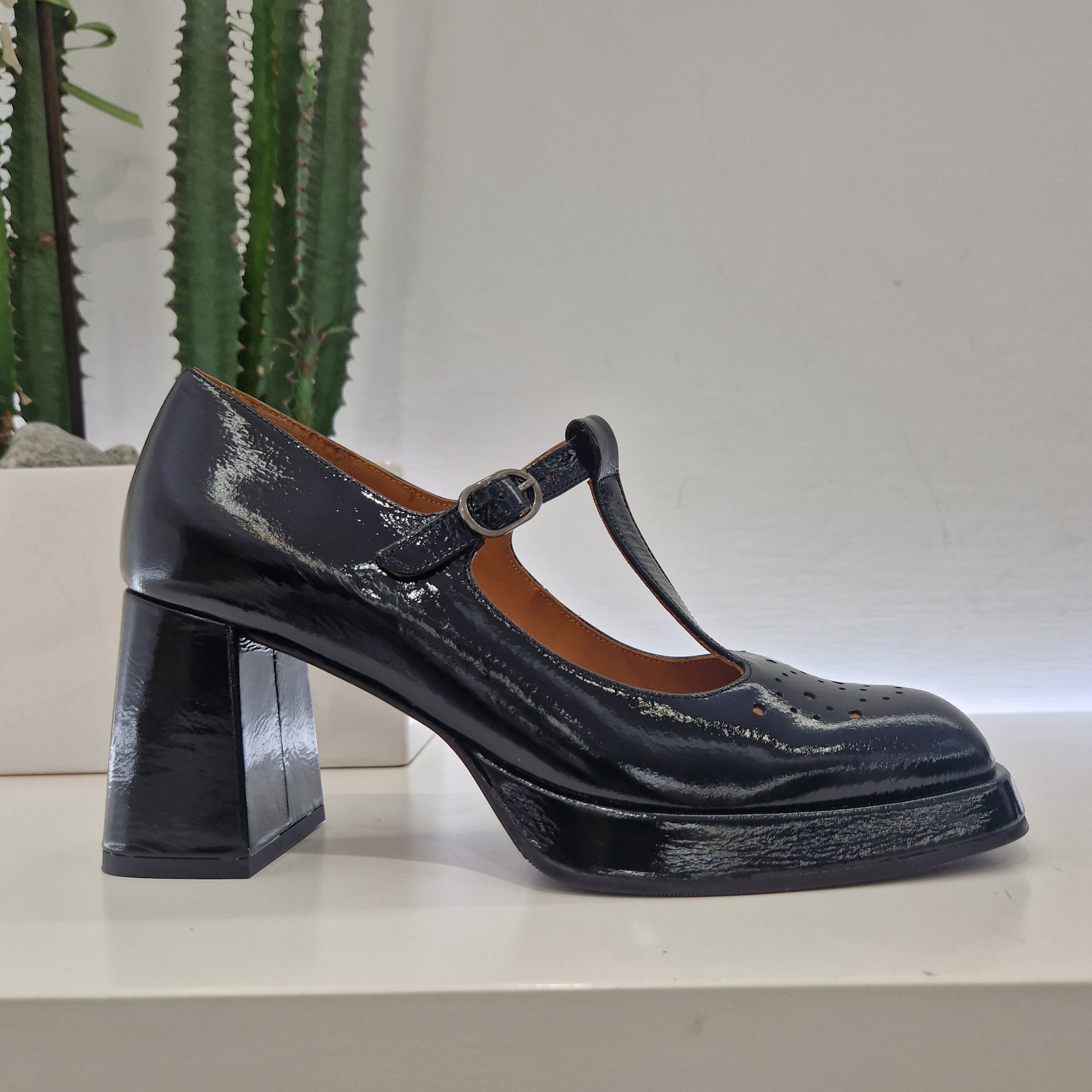 Chie Mihara scarpa cinturino KAYLA vernice nera