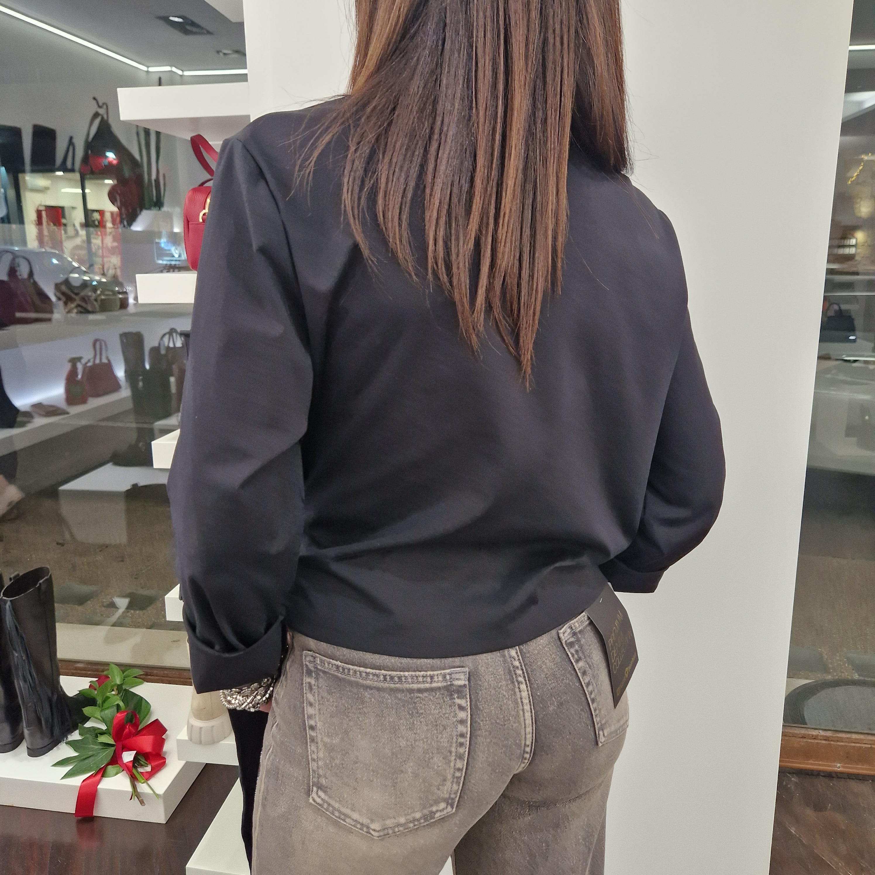 Camicia nera con fiocco