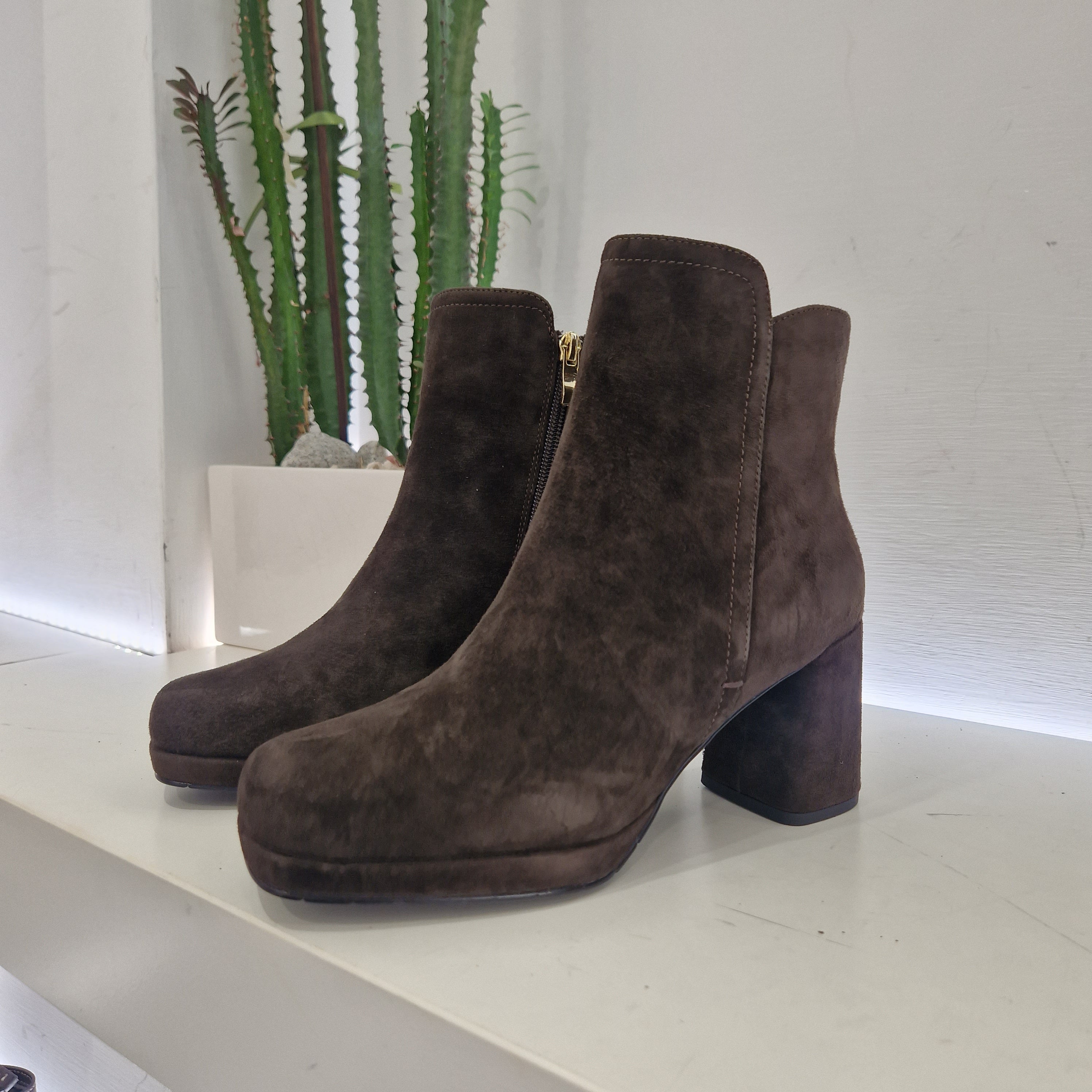 Stivaletto con platò in suede t.moro