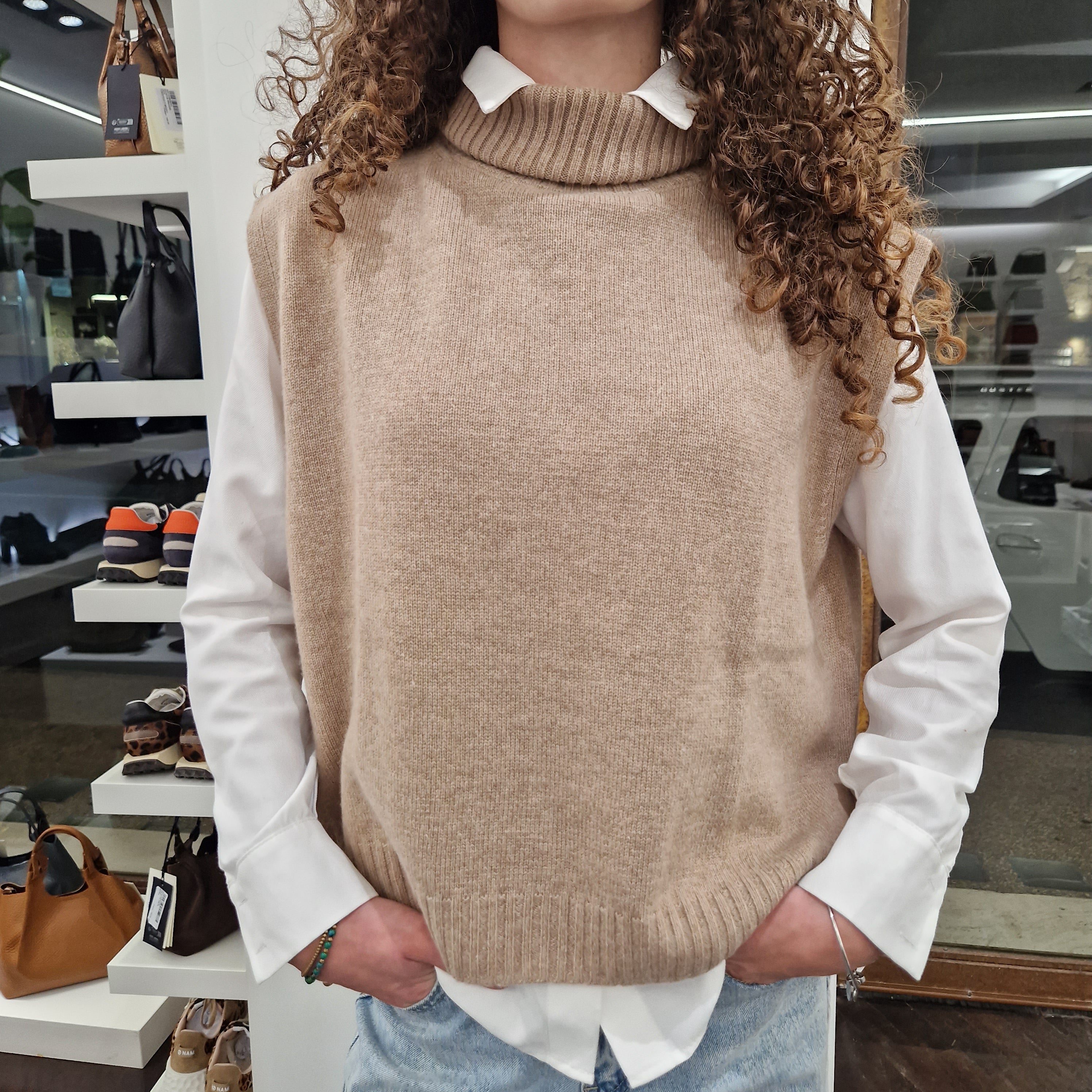 KIKISIX gilet collo alto color sand