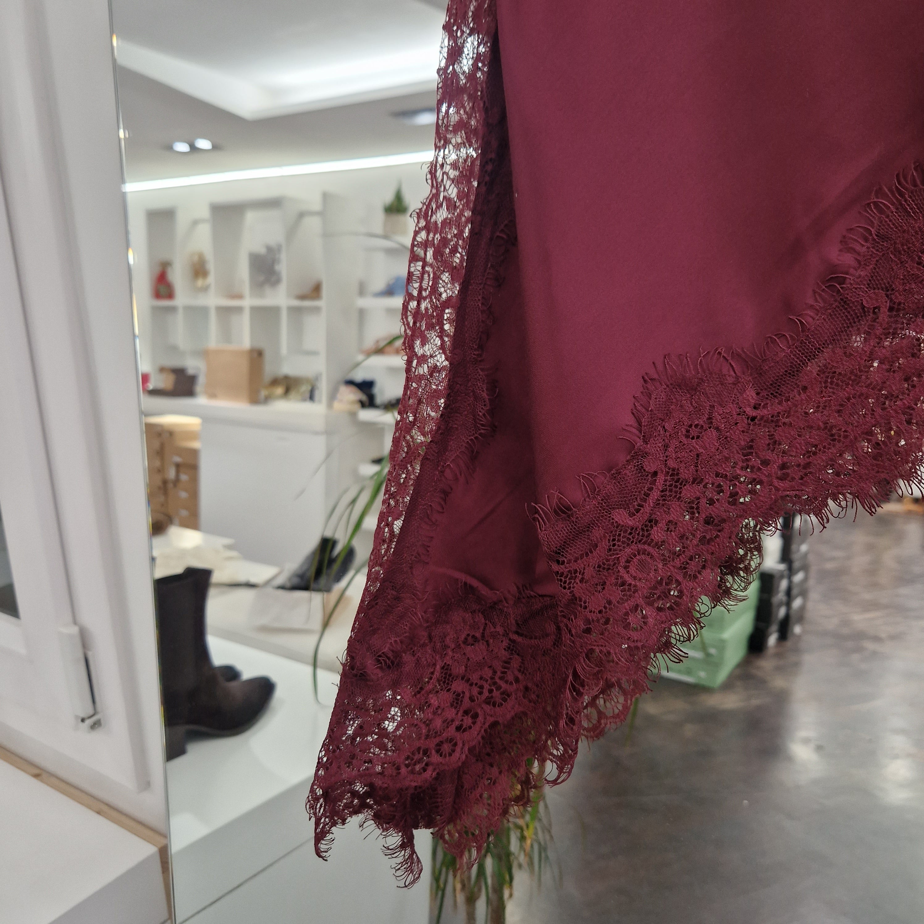 Gonna satin con pizzo color bordeaux