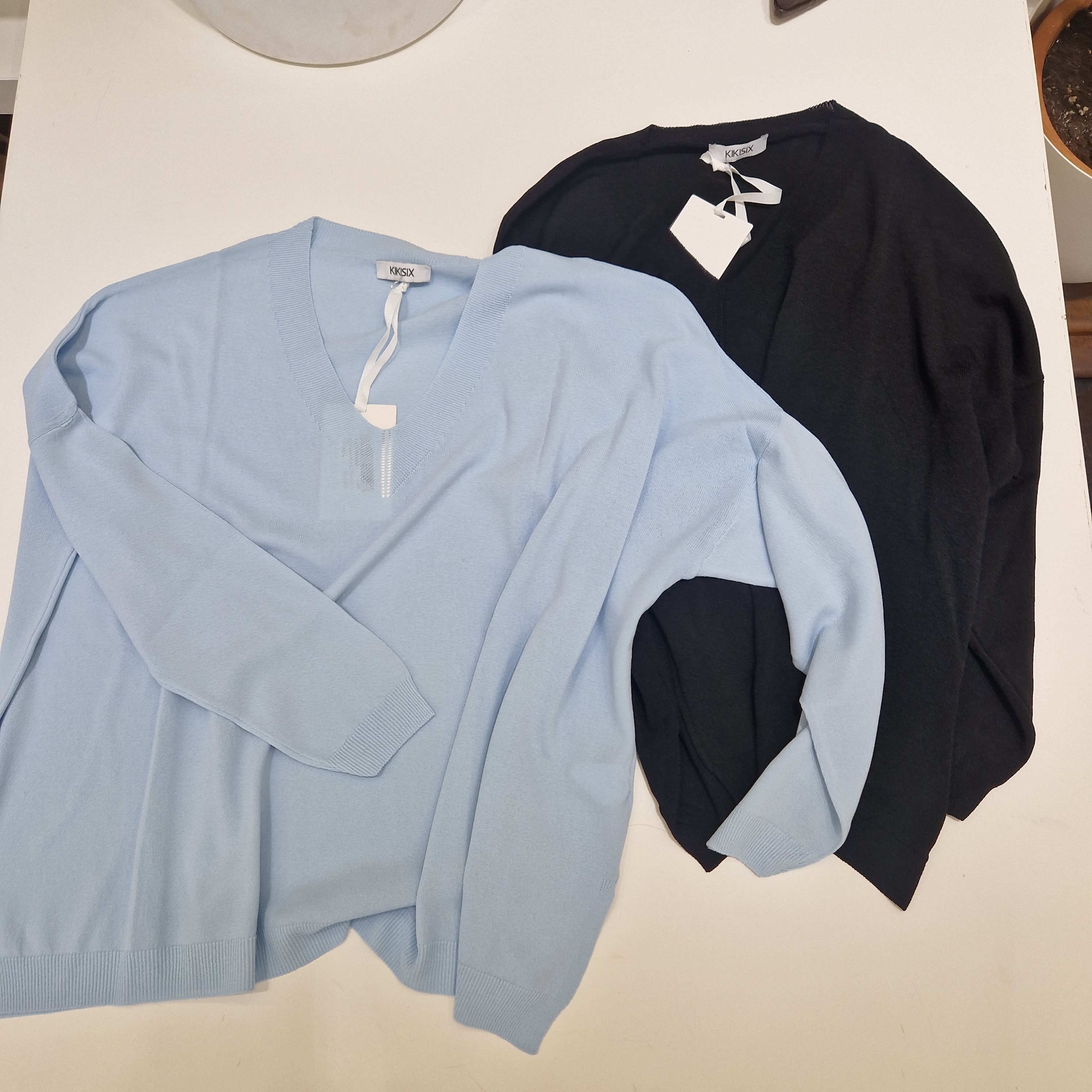 Kikisix maglia over scollo a V