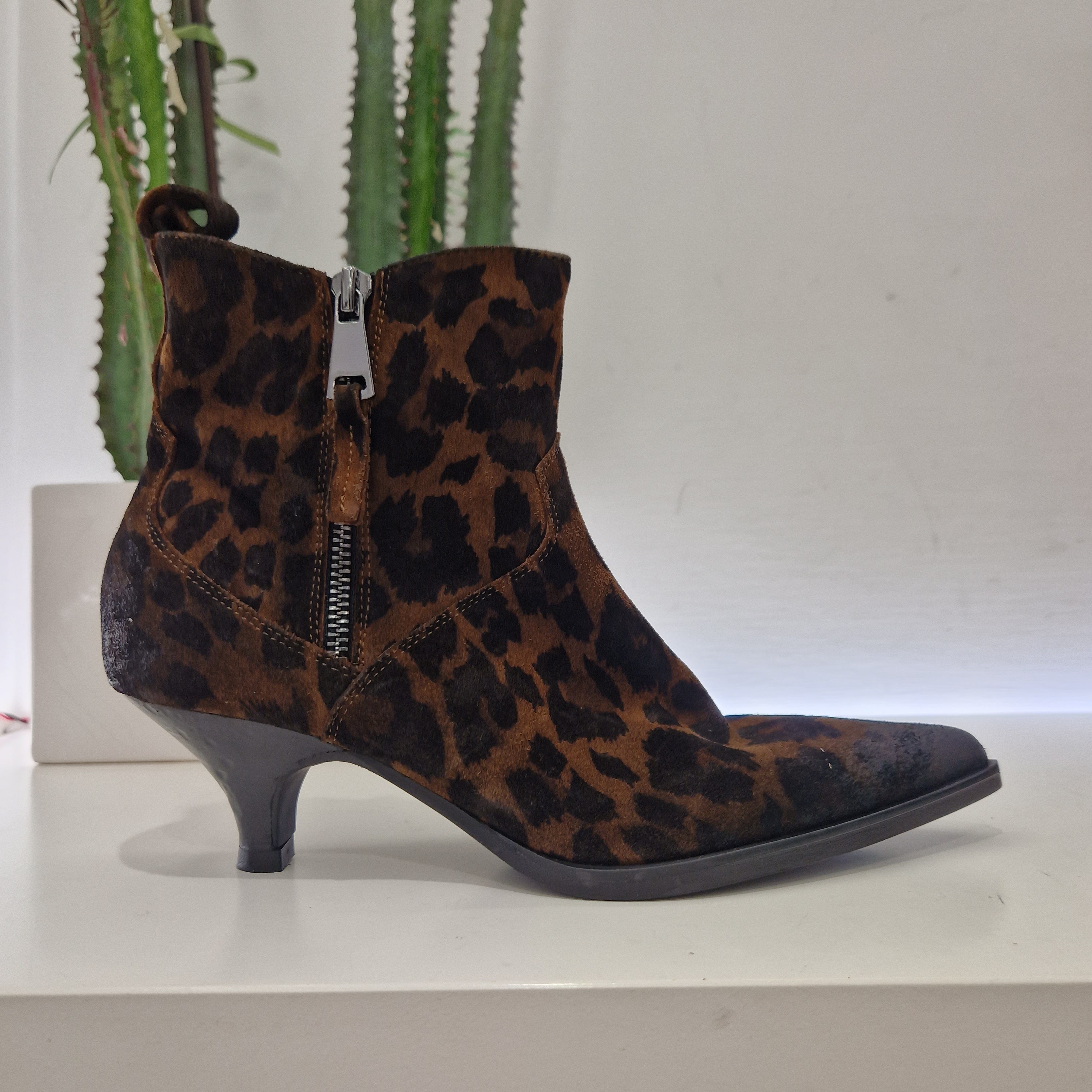 Elena Iachi texano suede stampa leo