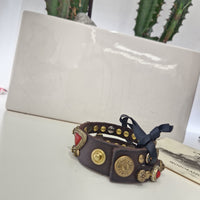 Campomaggi bracciale T.moro con corallo e  borchie oro