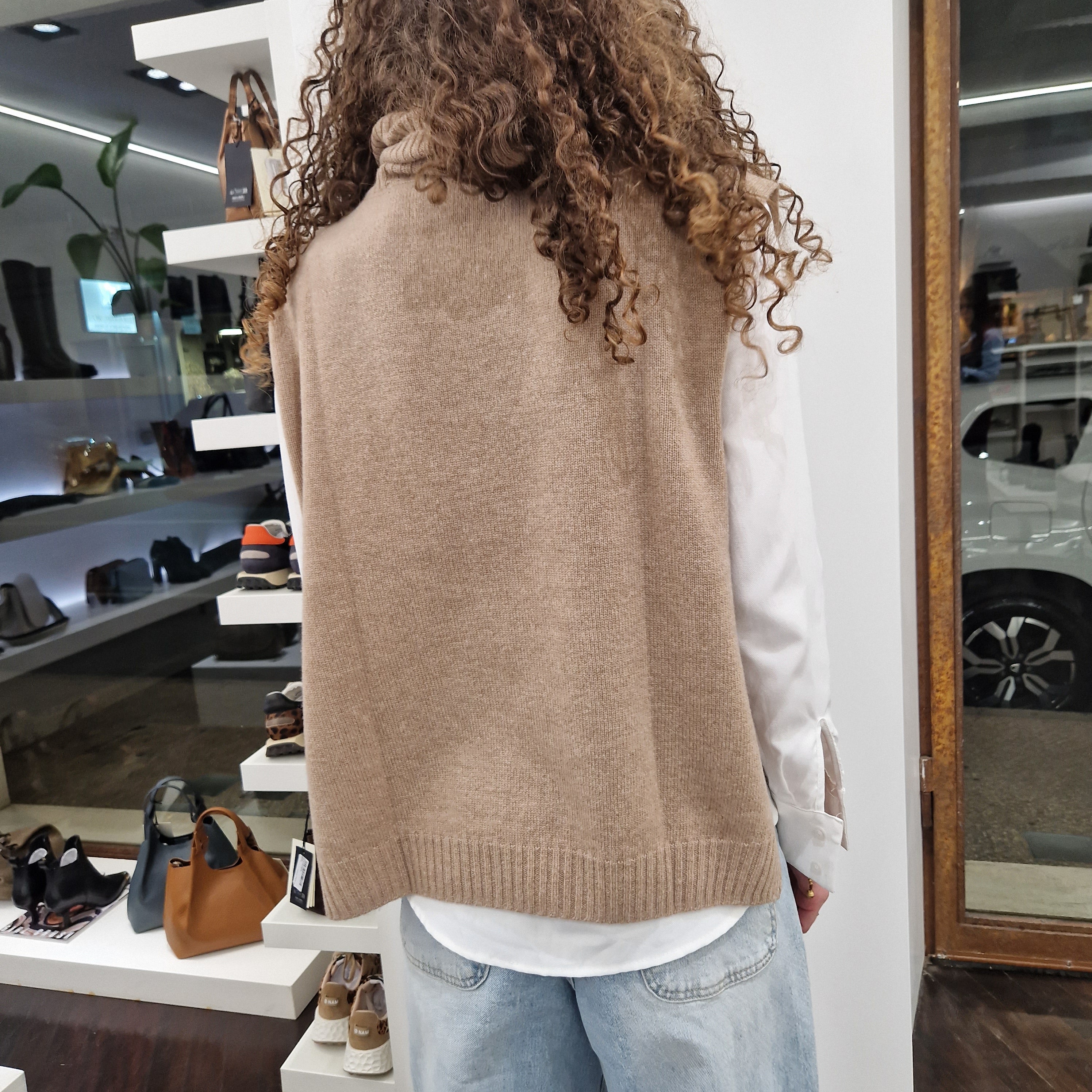 KIKISIX gilet collo alto color sand