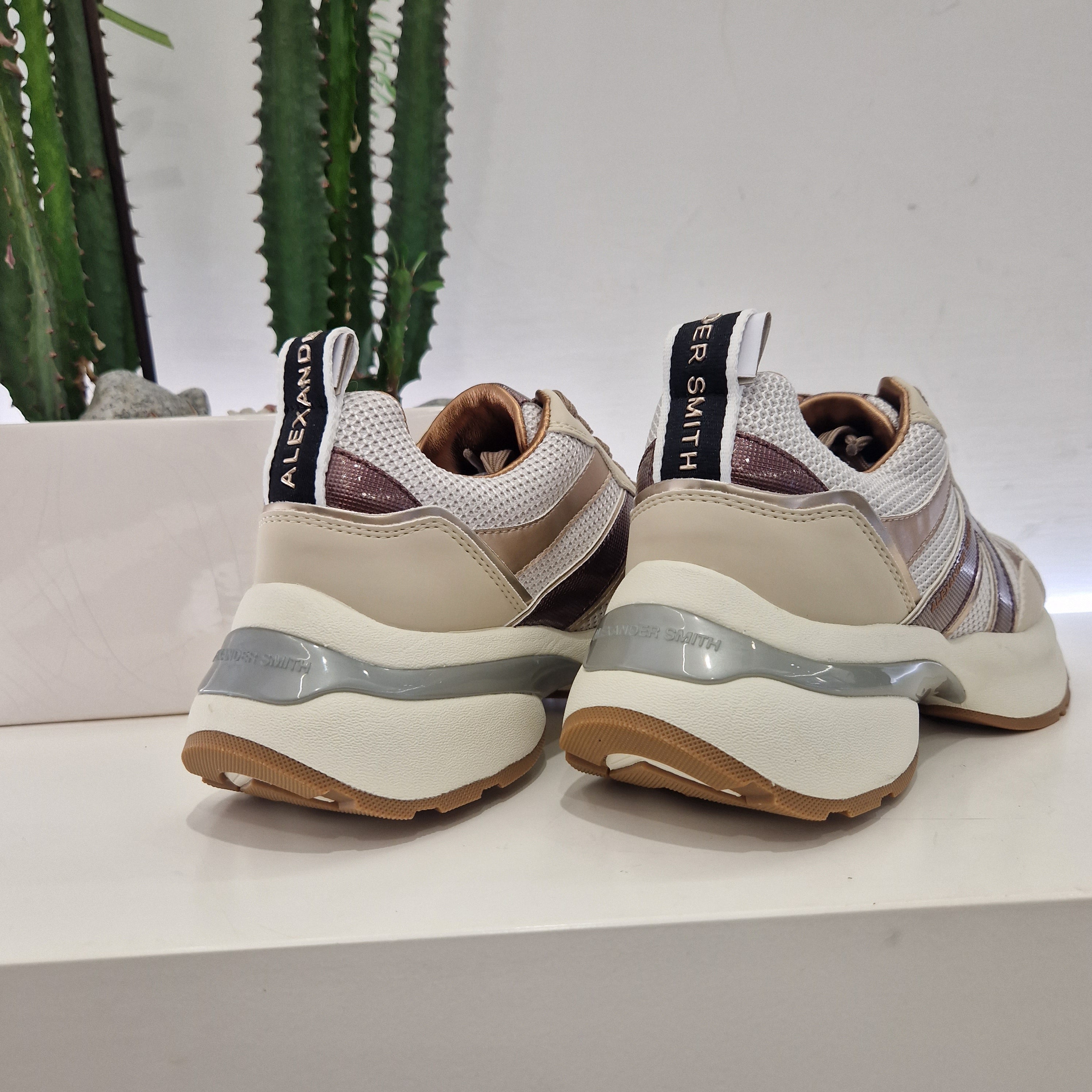 Alexander Smith modello VICTORIA color beige