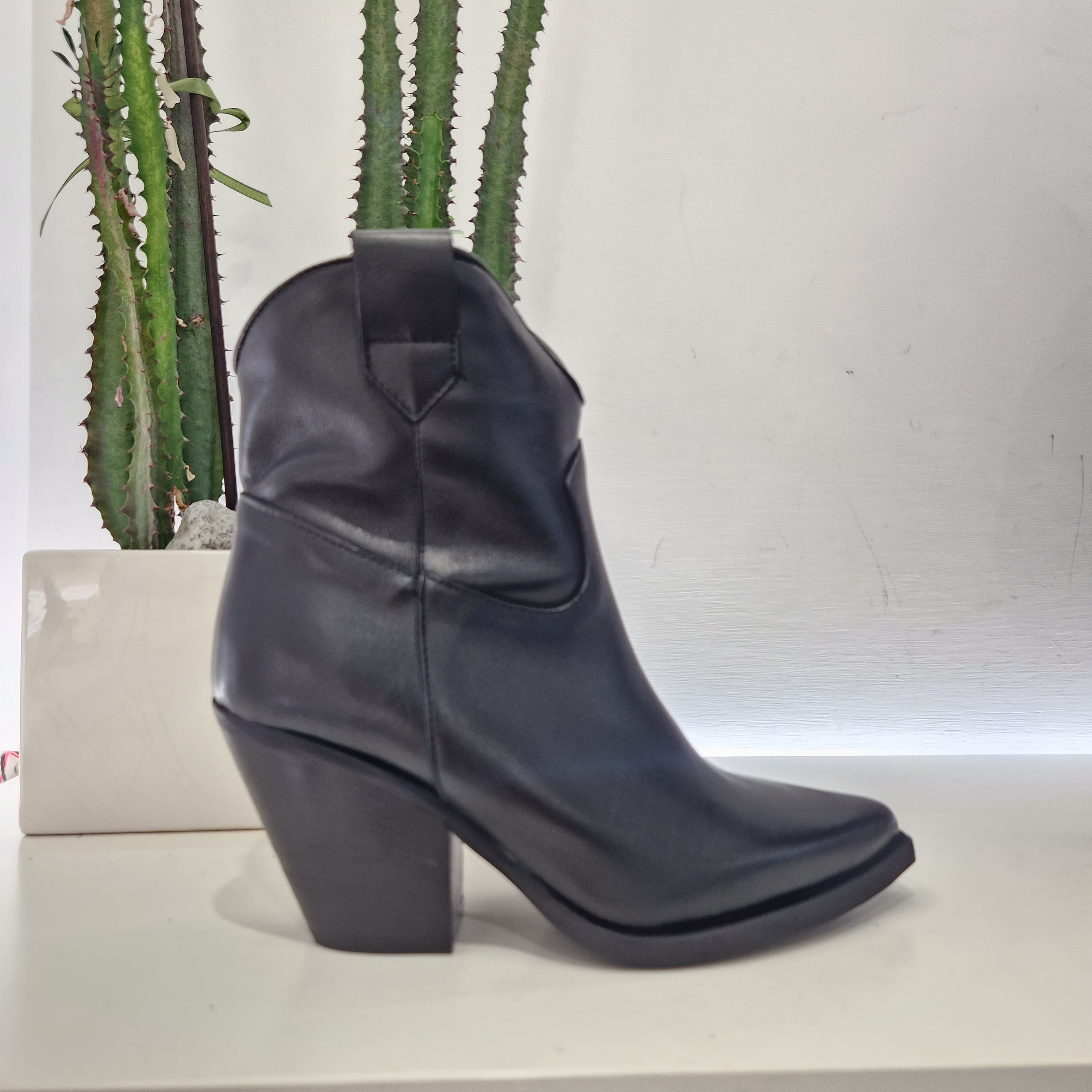 Stivaletto ARIEL stile texano nero tacco 9 cm