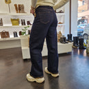 Pantalone 5 tasche lavaggio scuro dettaglio stampa leo