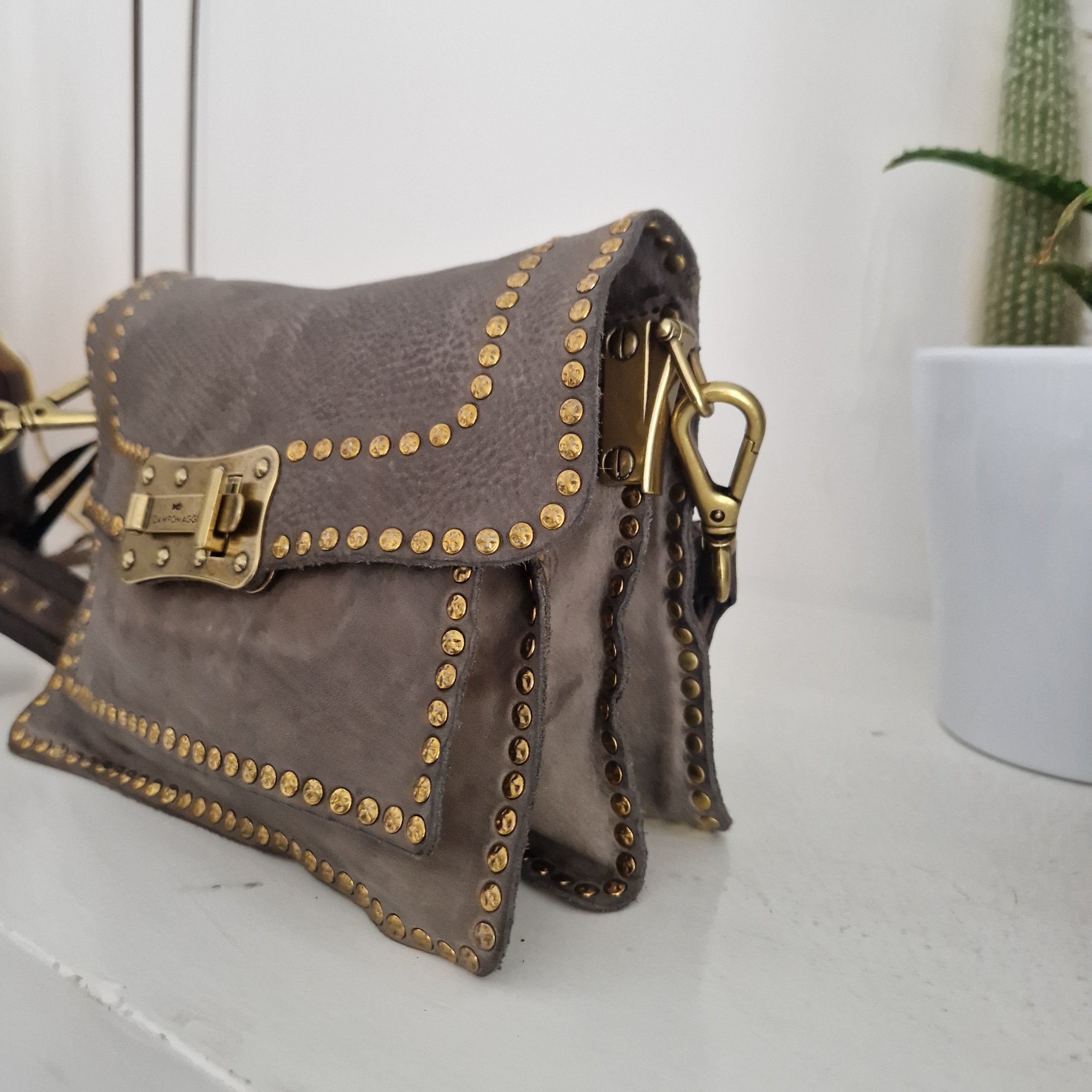Campomaggi borsa Agnese cemento rivetti oro
