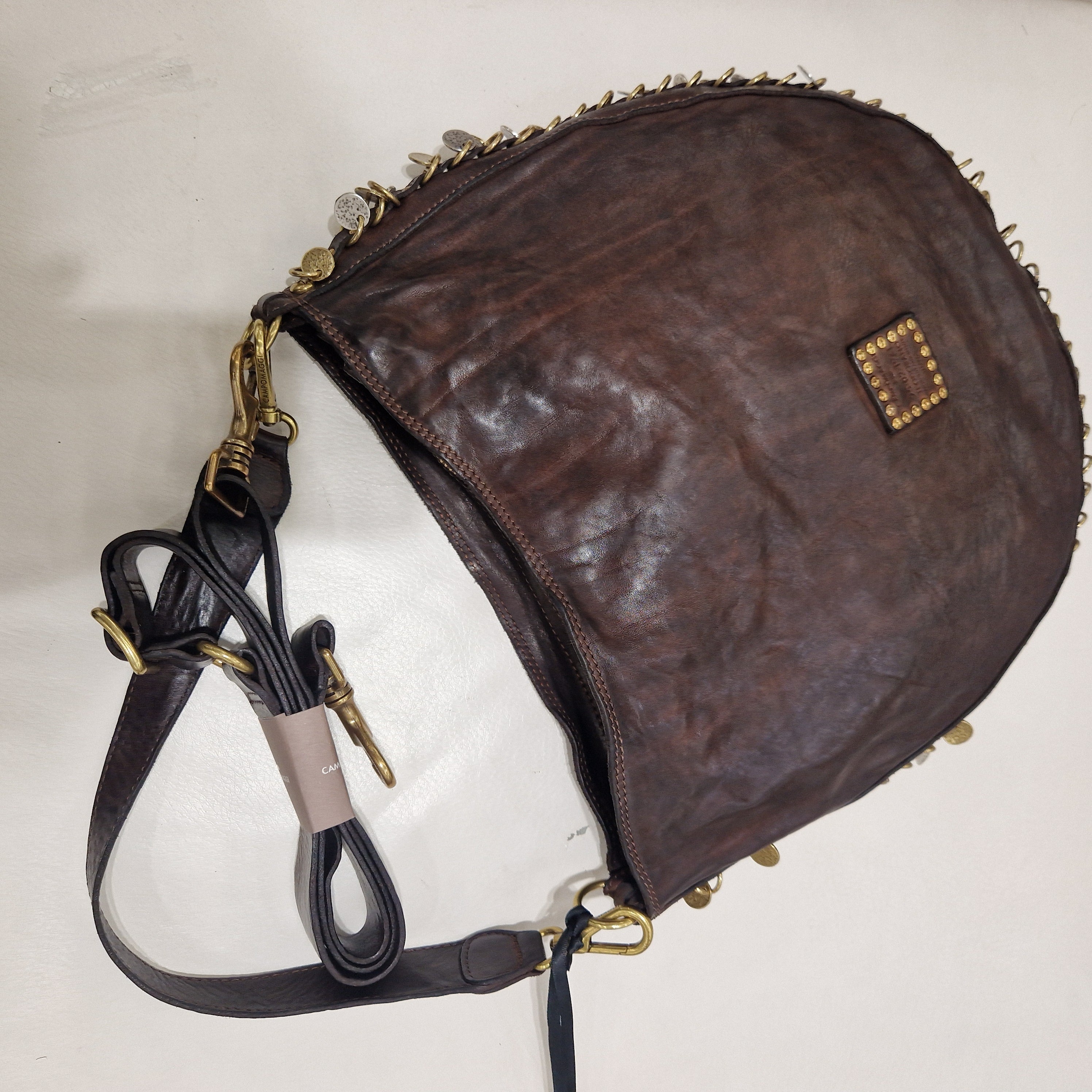 Campomaggi borsa linea GIANNA accessorio medaglie color t.moro