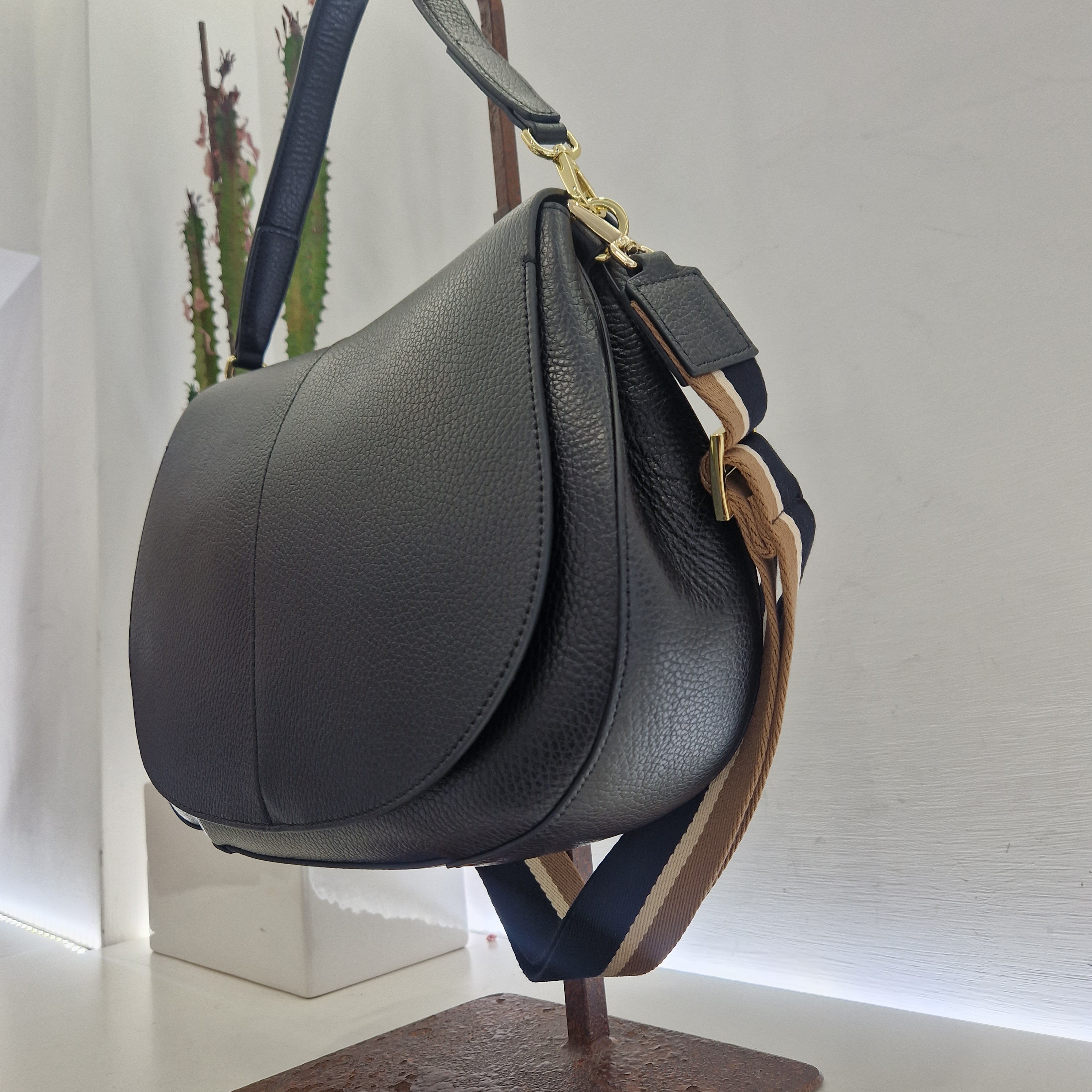 Gianni Chiarini borsa linea Helena Round grande color nero