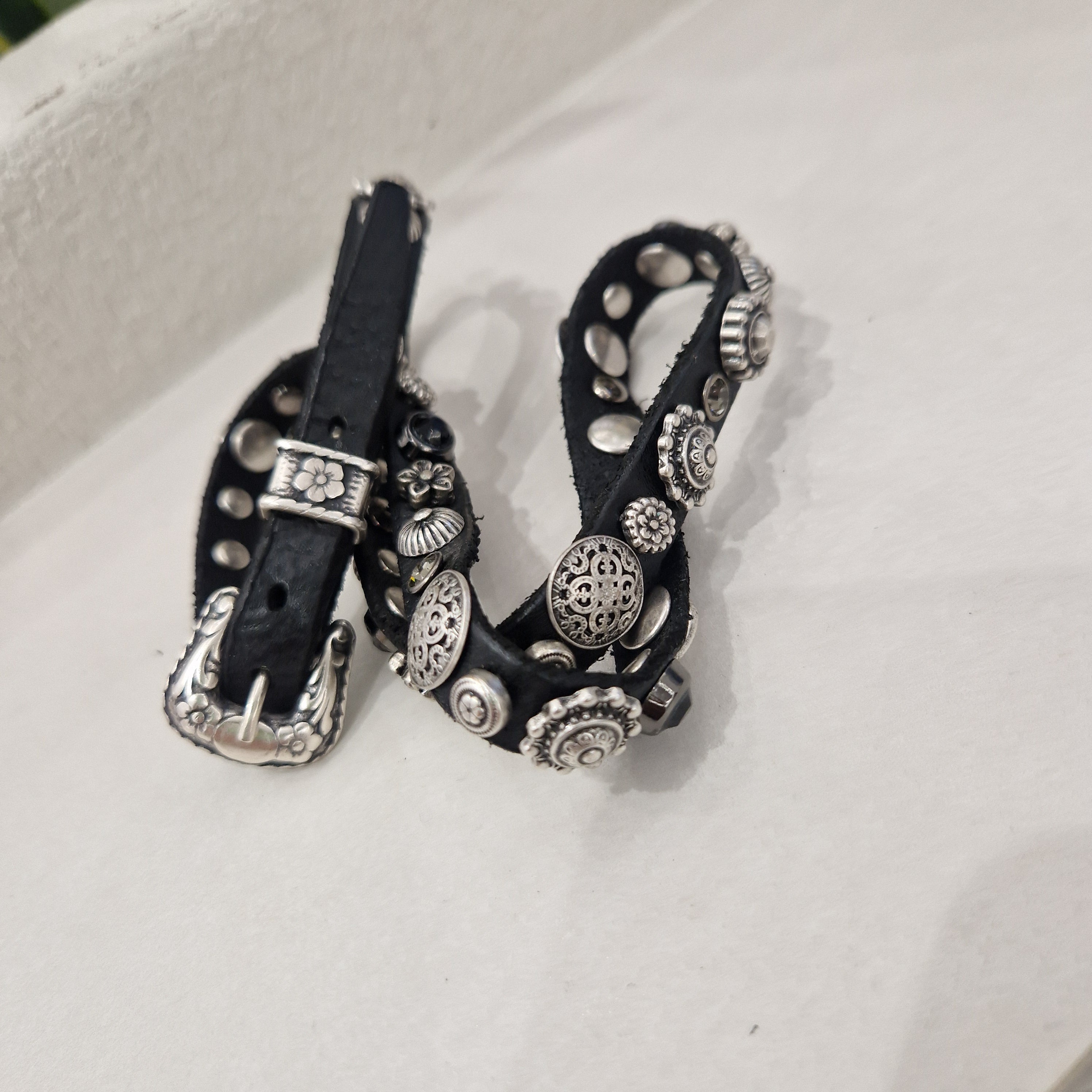 Campomaggi bracciale CEFALÙ nero con   borchie argento