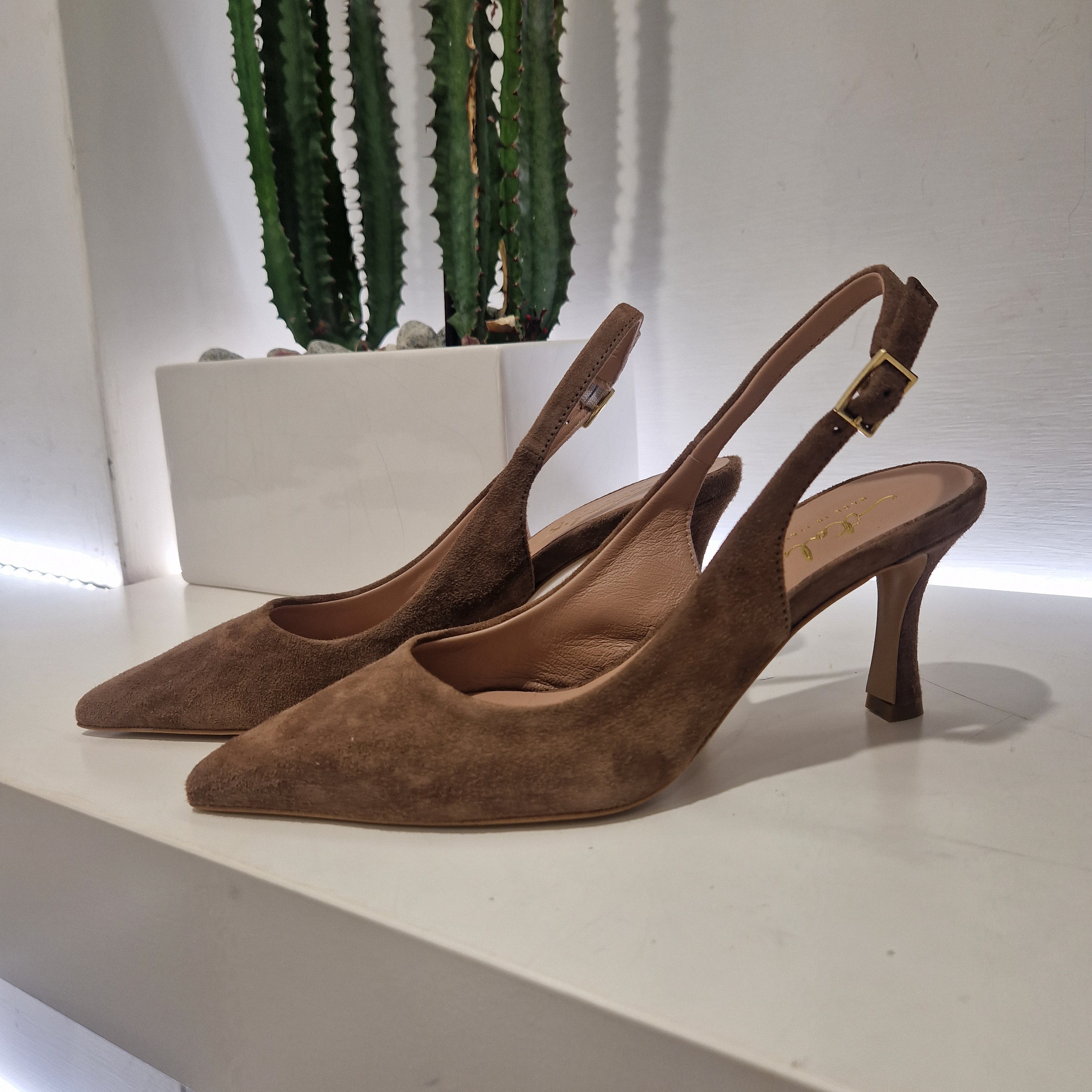 Scarpa aperta dietro pelle scamosciata tacco 7 cm