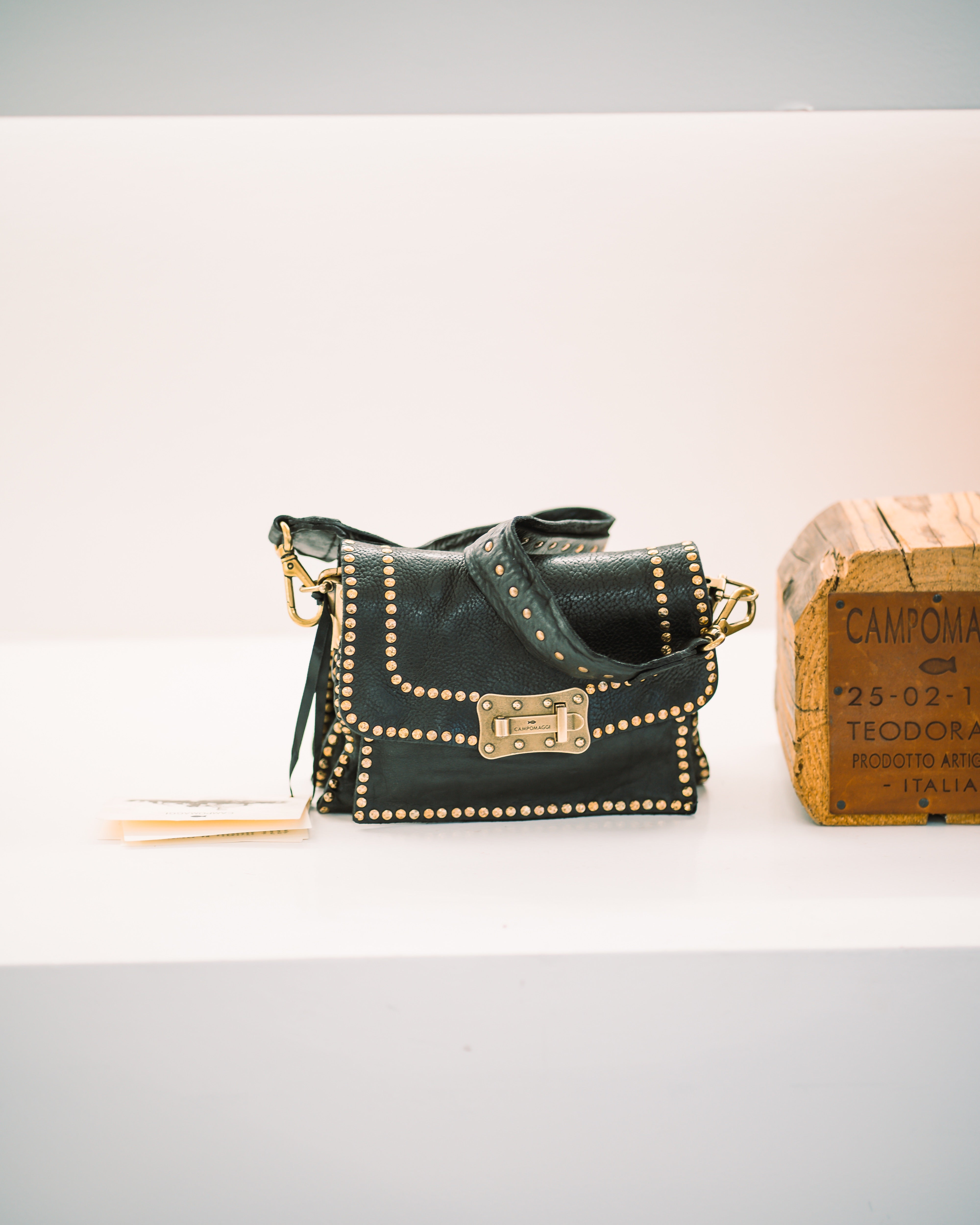 Campomaggi borsa Agnese nera rivetti oro