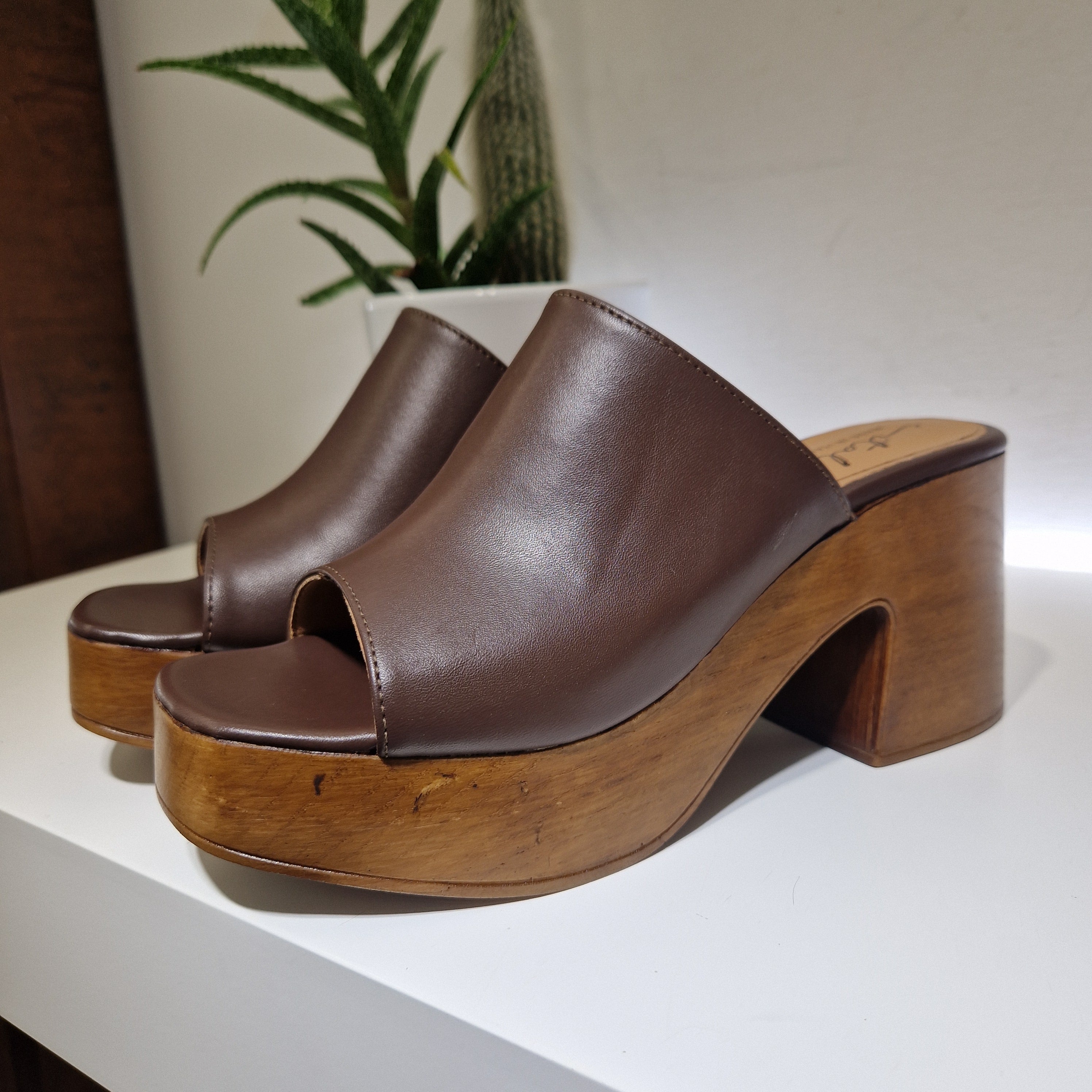 Zoccolo BETTY in pelle t.moro con fascia larga
