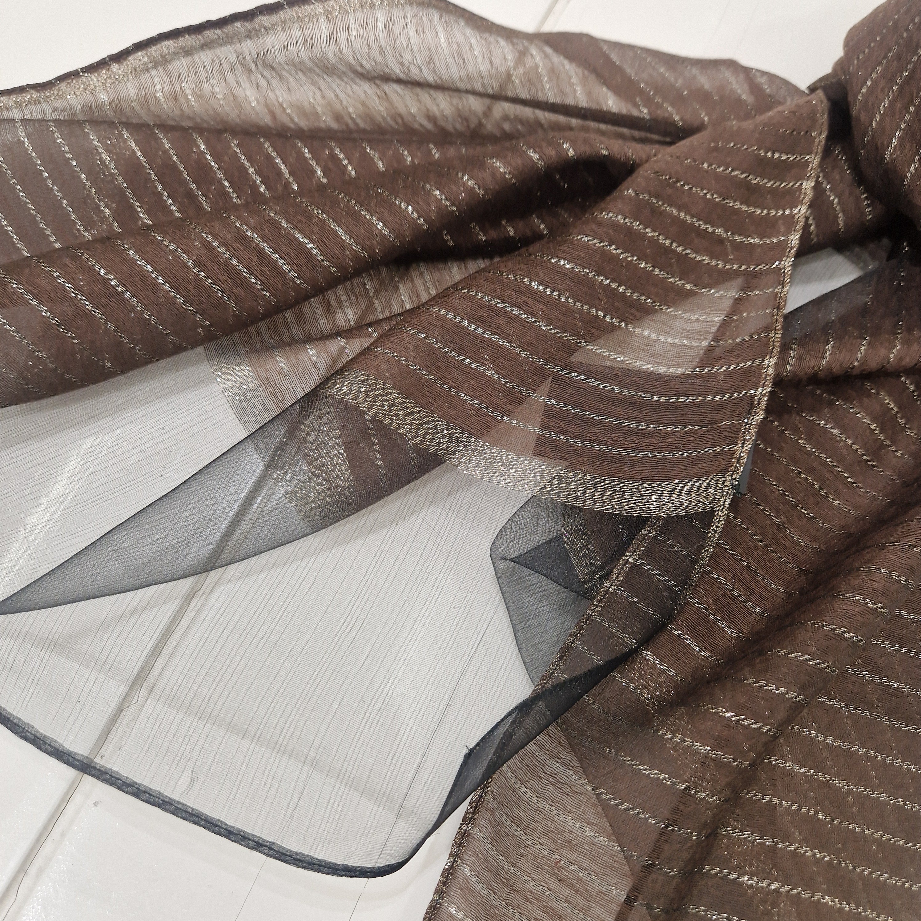 Scialle marrone con lurex platino