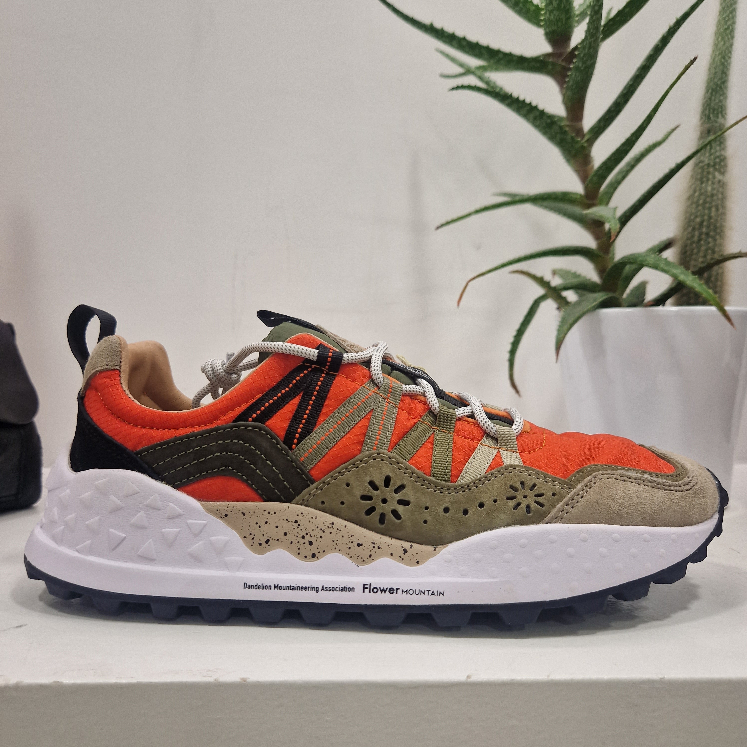 Flower Mountain sneaker uomo modello WHASHI arancio