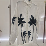 Camicia con palme ricamate