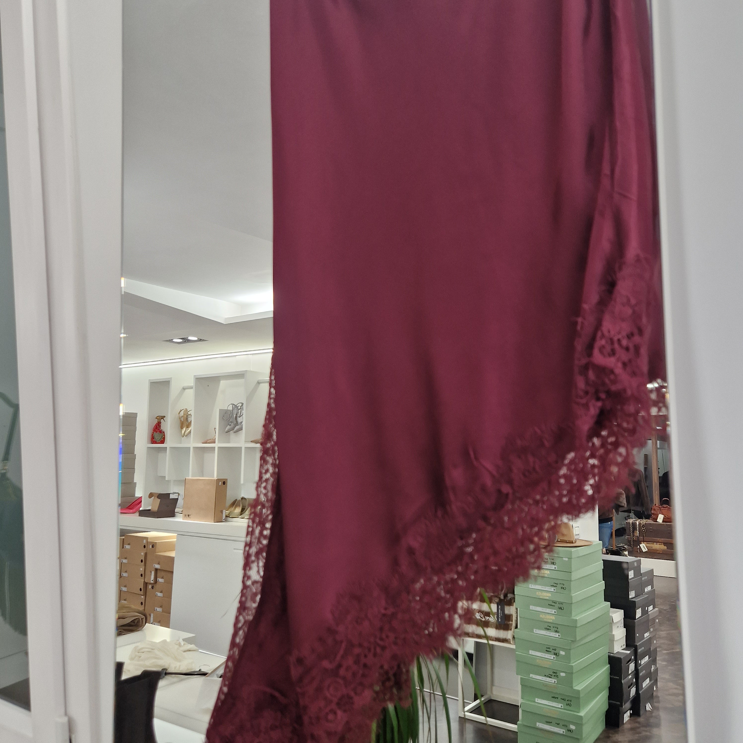 Gonna satin con pizzo color bordeaux