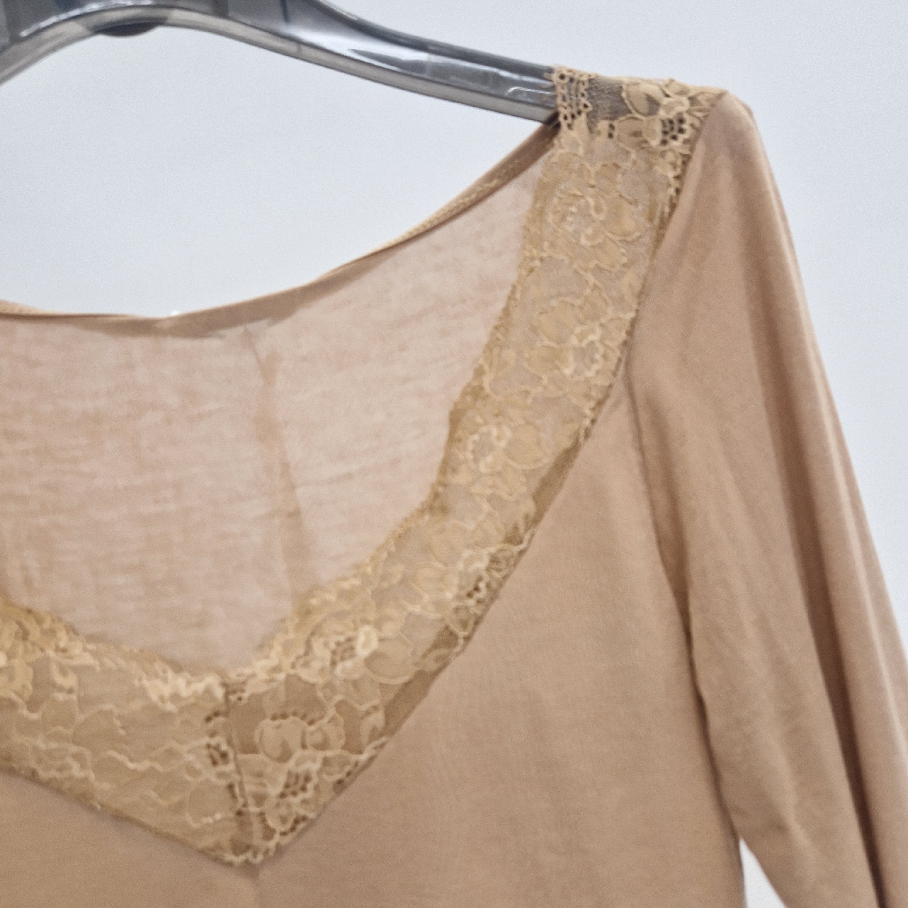 Kikisix maglia con scollo in pizzo color nude