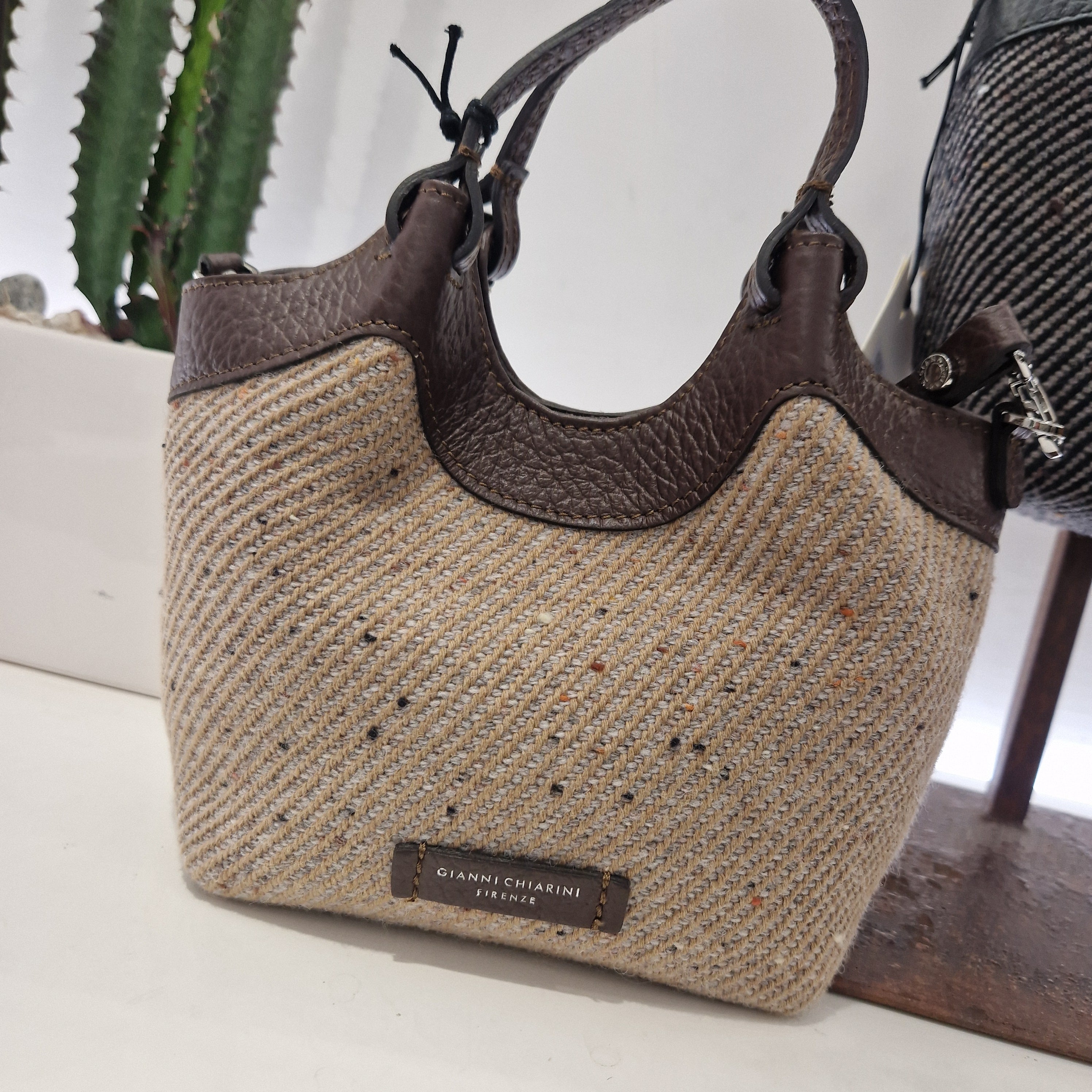 Gianni Chiarini  linea DUA piccola tessuto e pelle