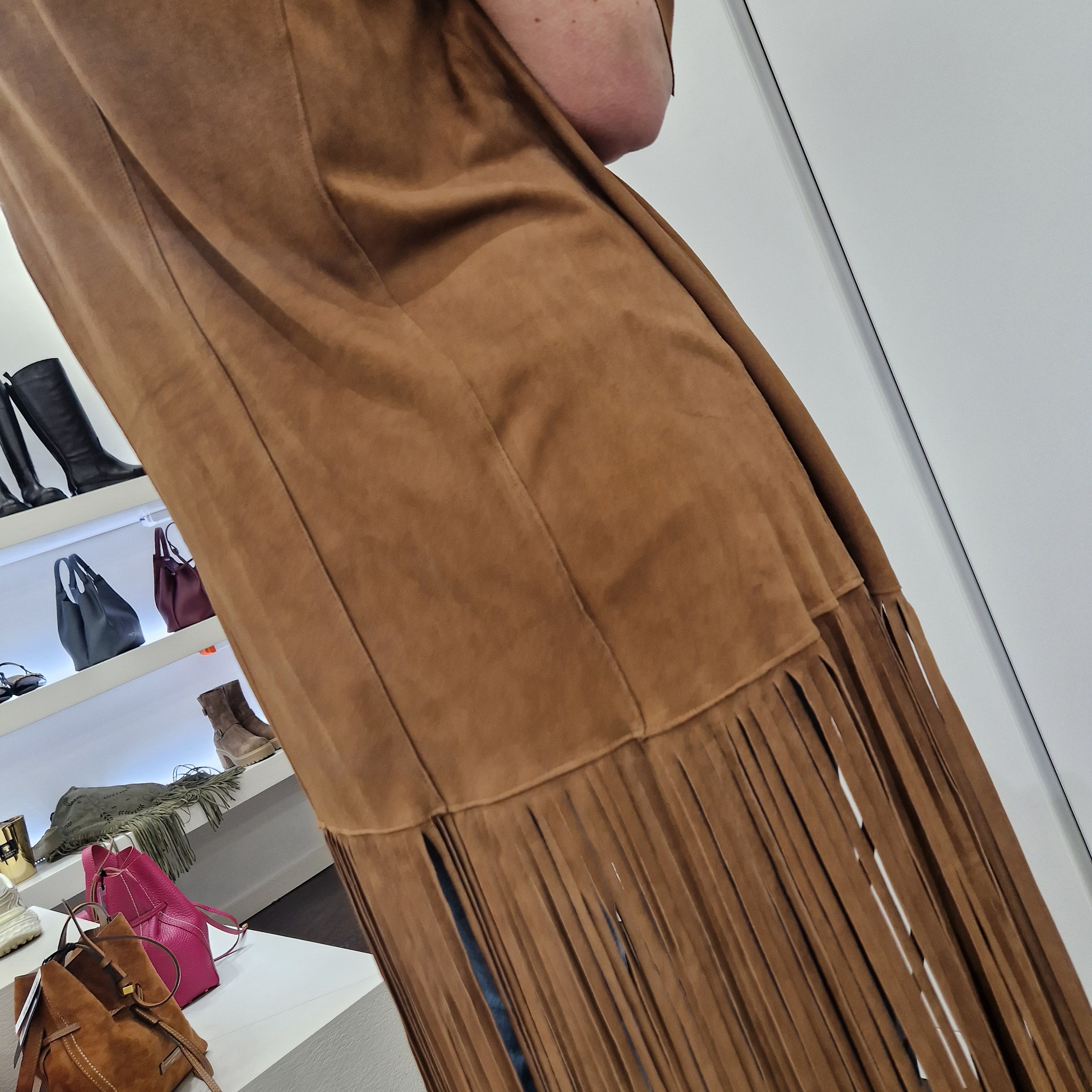 Gilet con frange in pelle scamosciata