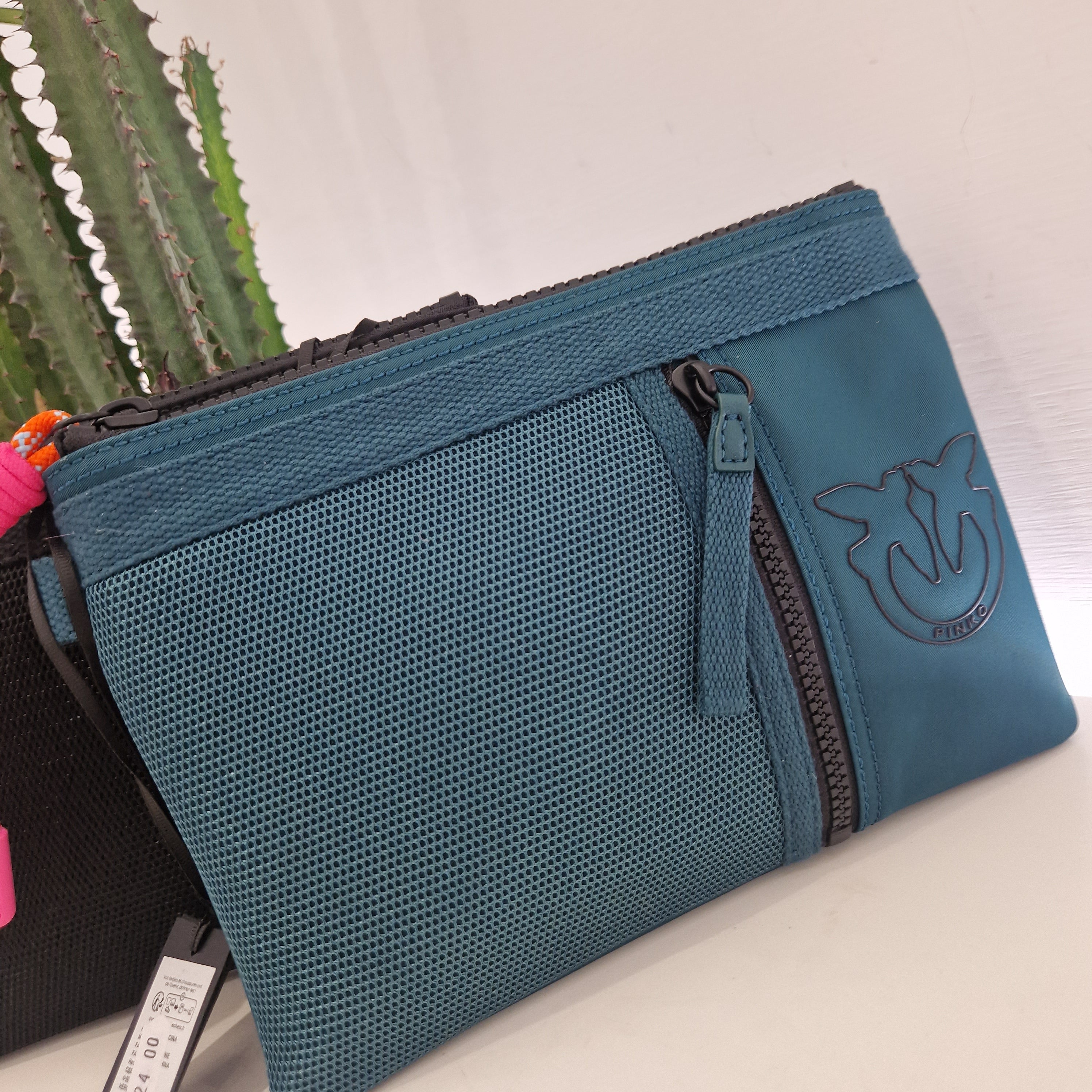 PINKO document holder