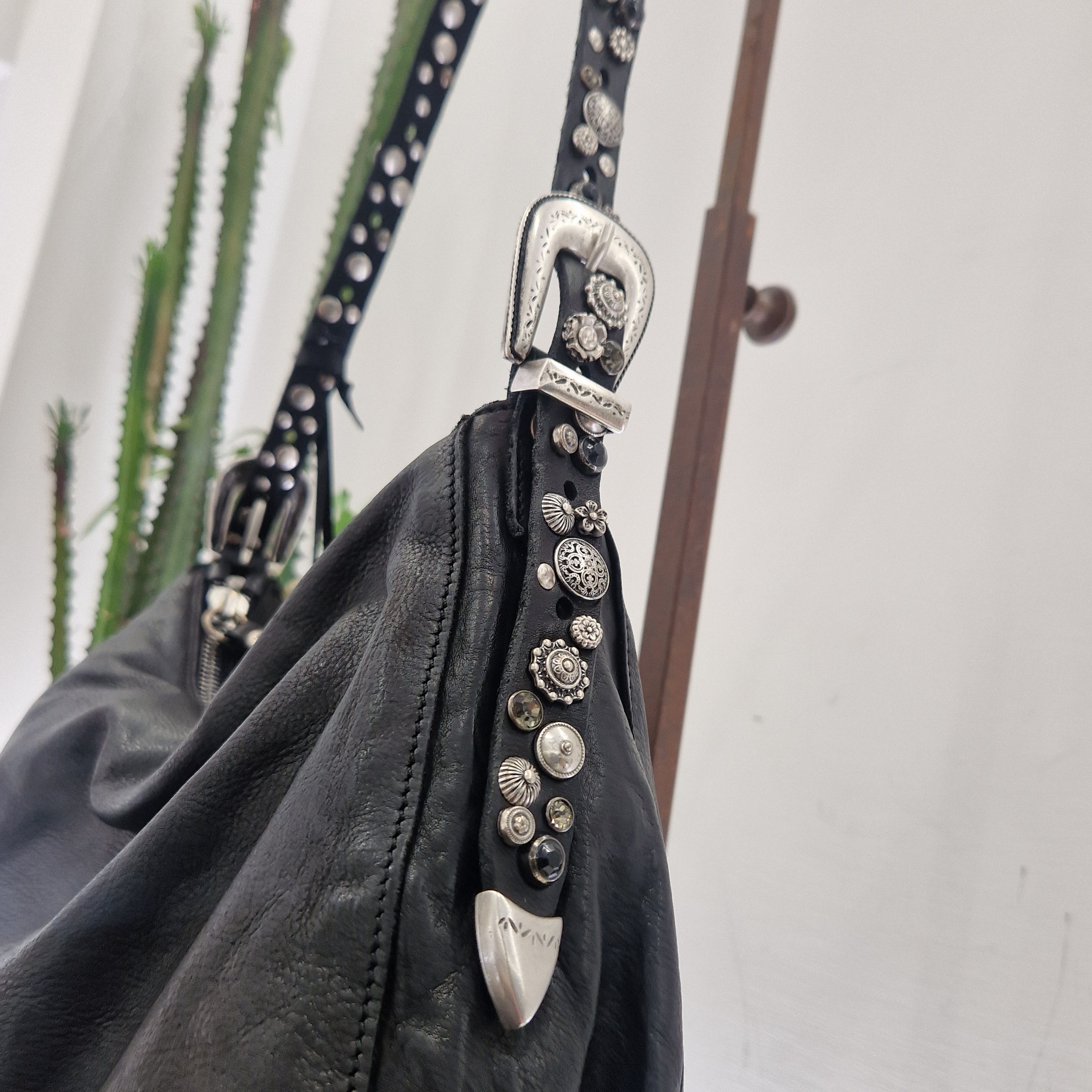 Campomaggi borsa GIULIANA  linea CEFALÙ  nera accessori argento