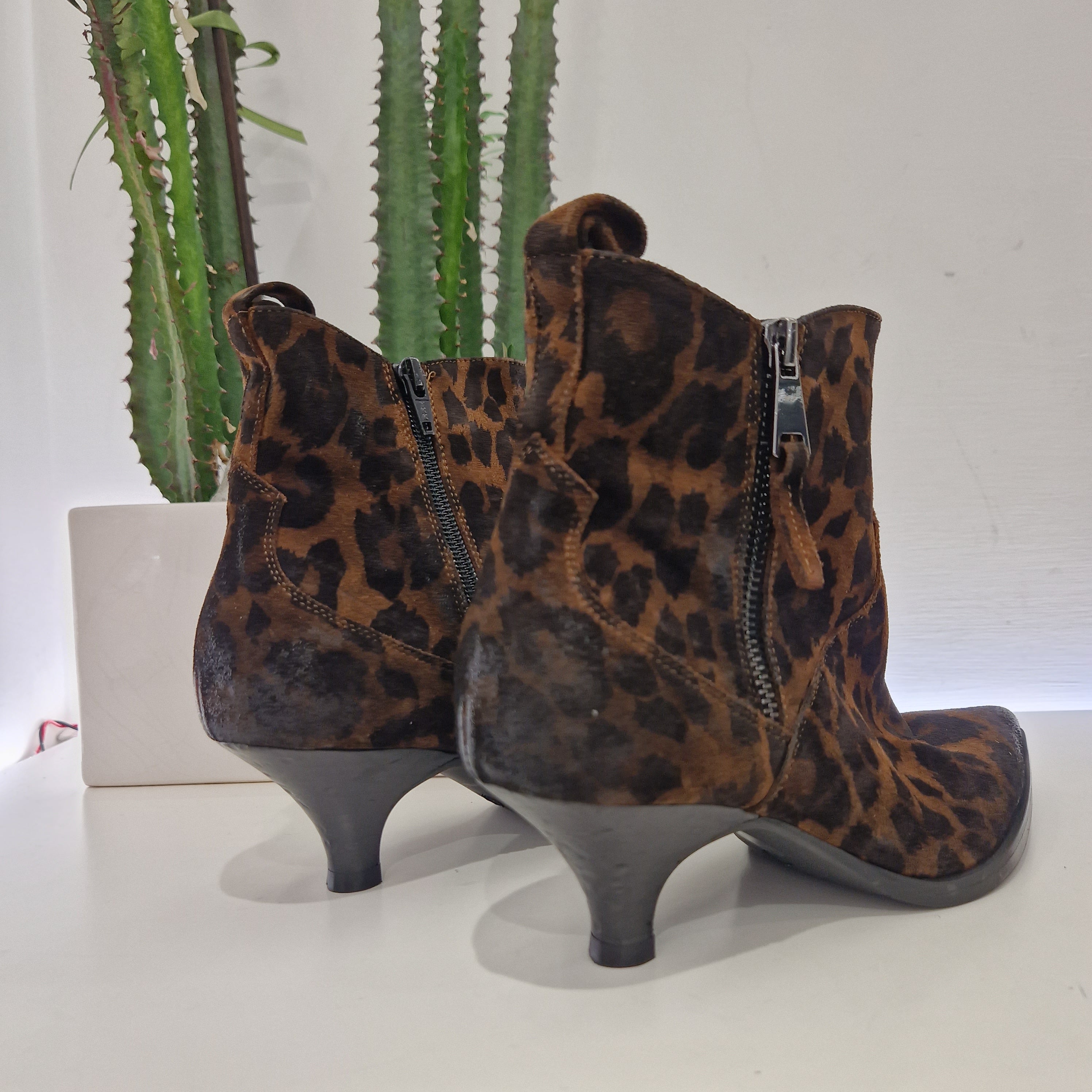 Elena Iachi texano suede stampa leo