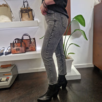 Pantalone jeans grigio modello skinny